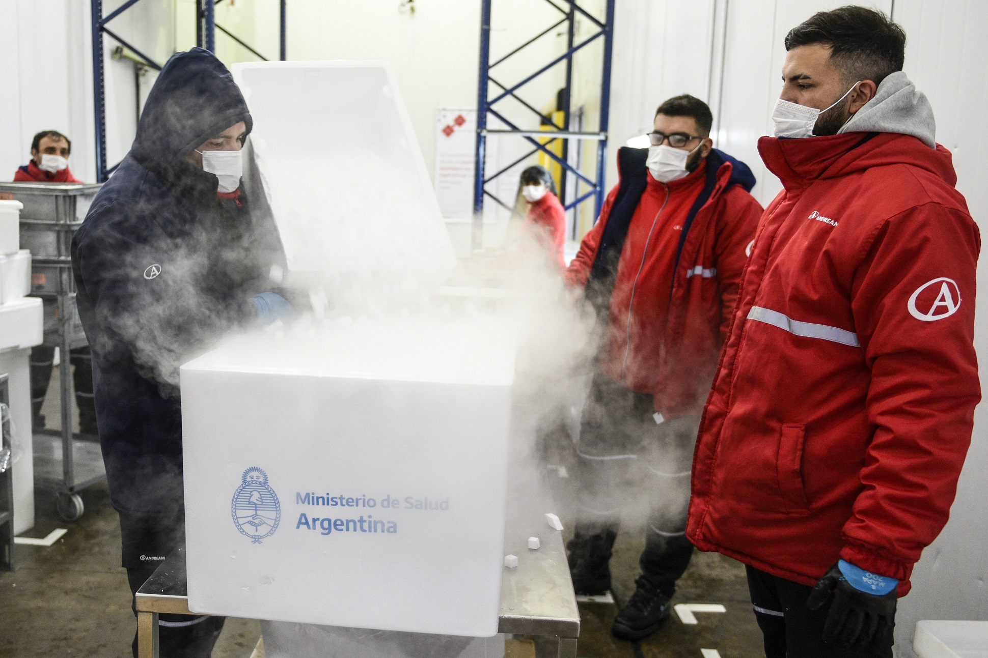 Comenzó la distribución en todo el país de casi 800 mil vacunas de Oxford/AstraZeneca