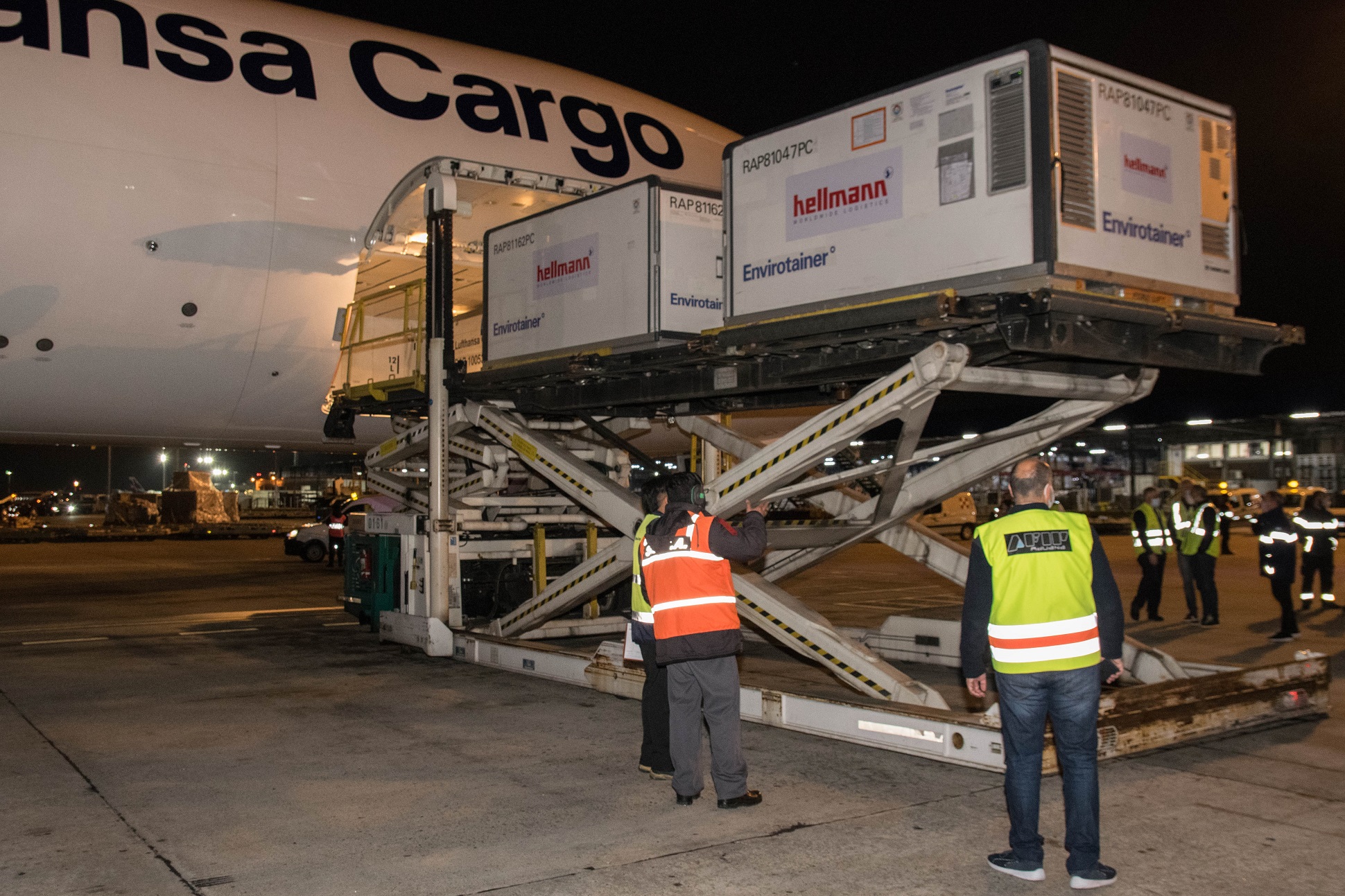 Coronavirus: arribó desde China el vuelo de Lufthansa con 244.800 dosis de Sinopharm  