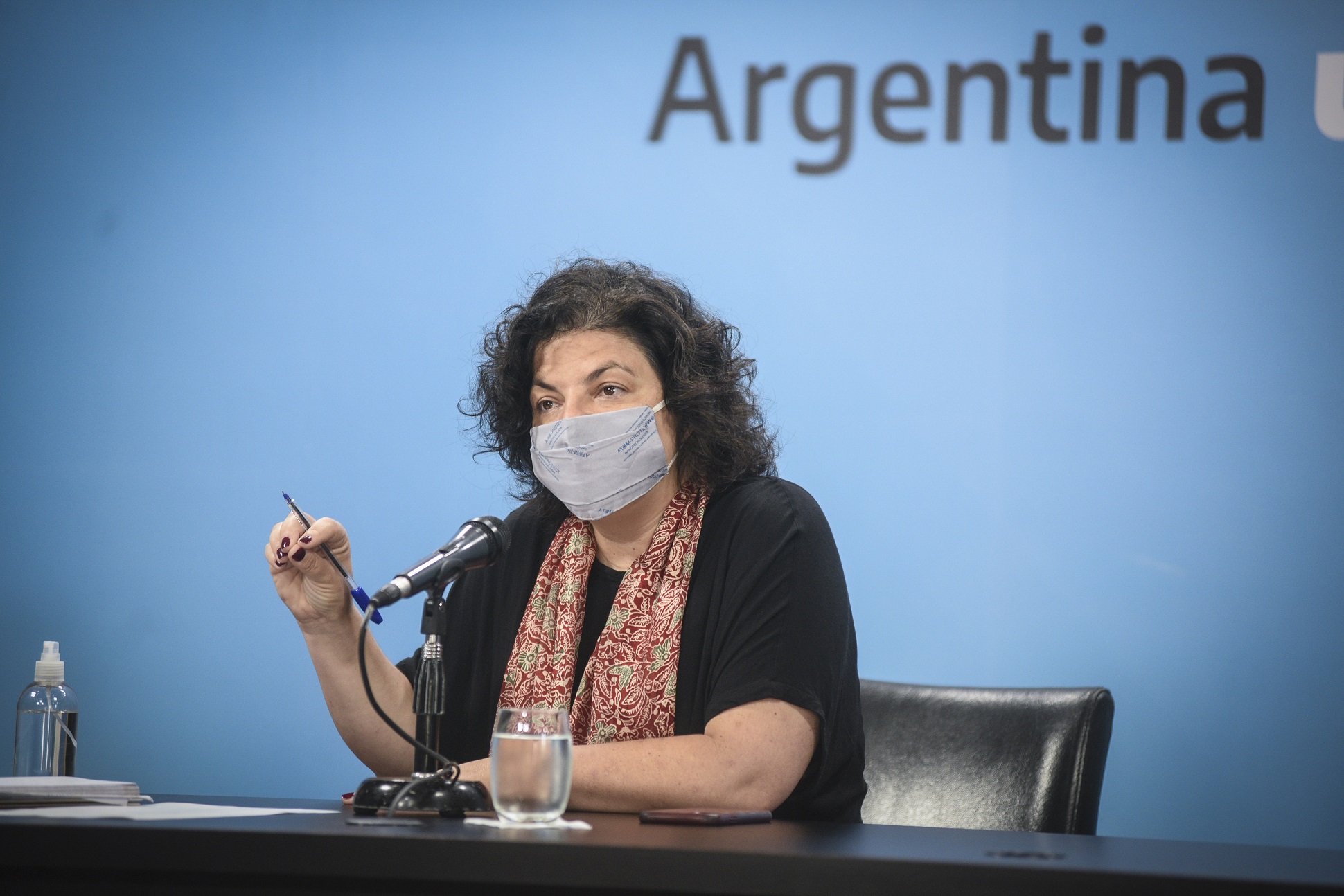 “Necesitamos disminuir la circulación de personas para disminuir la transmisión del virus”, señaló la ministra de Salud