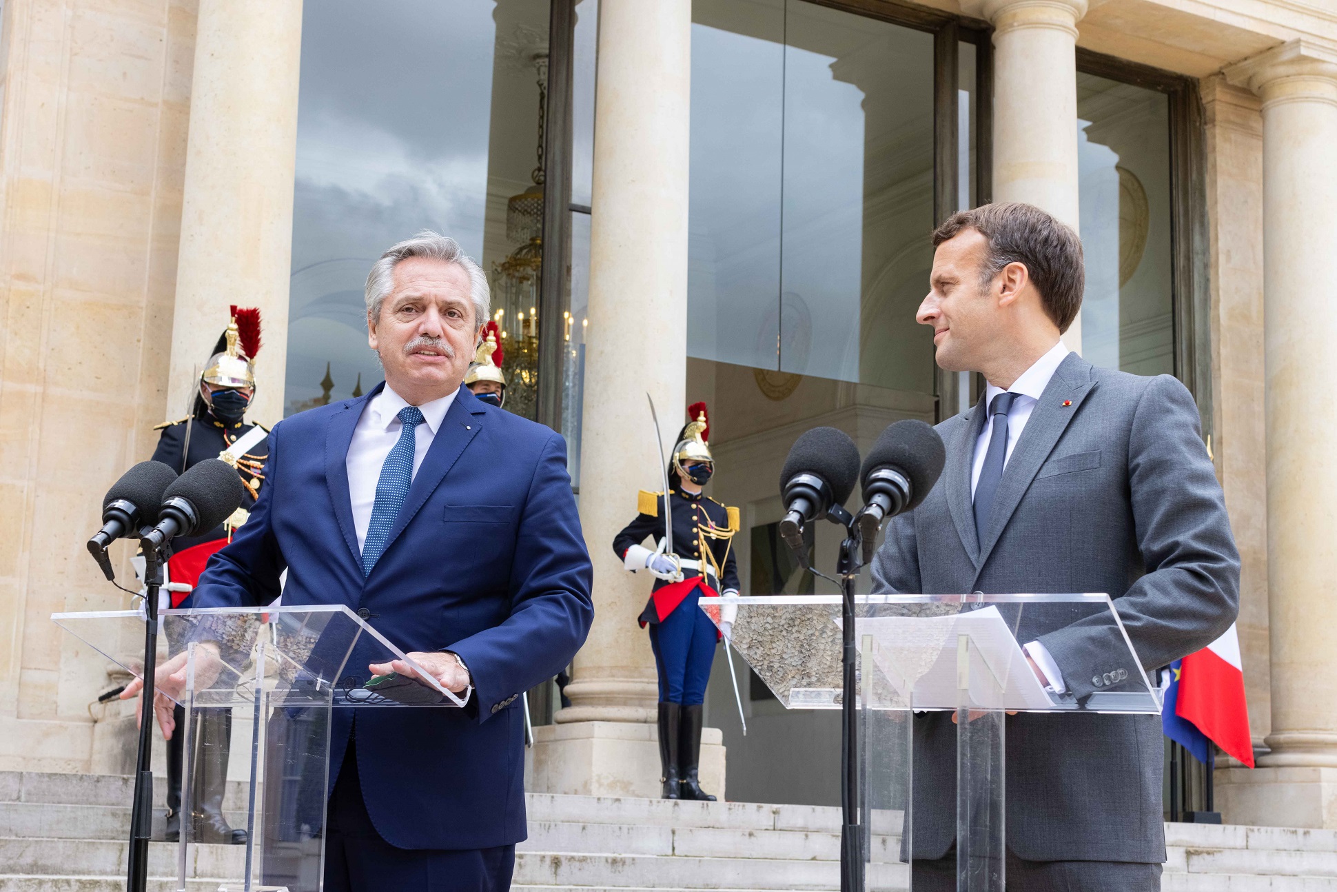 Macron a Alberto Fernández: “Sé cuáles son los esfuerzos que desempeña, señor Presidente. Francia está a su lado”