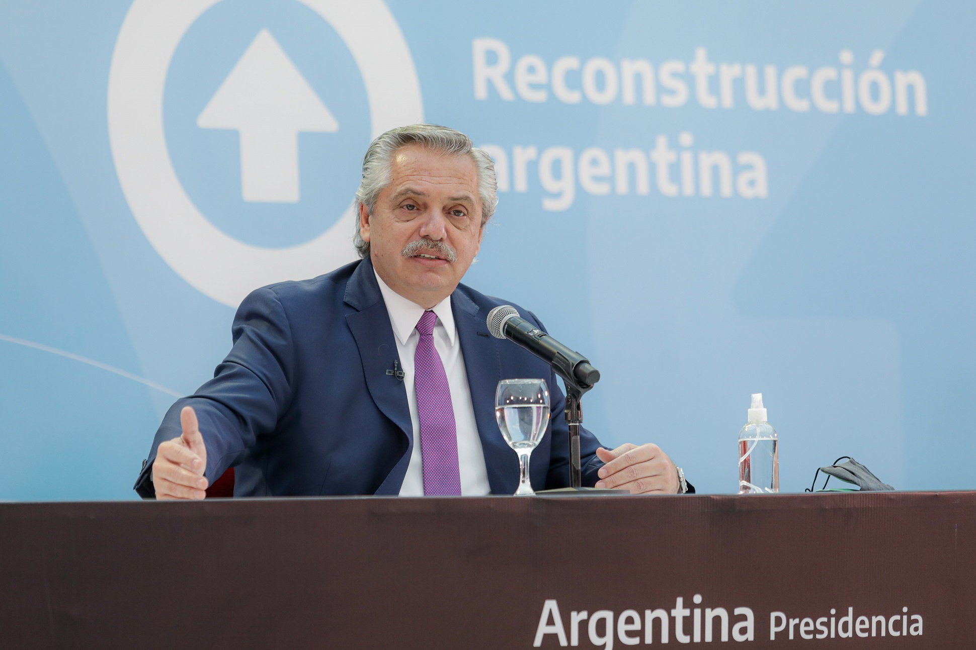 El Presidente anunció la construcción y entrega de viviendas para mayores de 60 años en complejos especiales