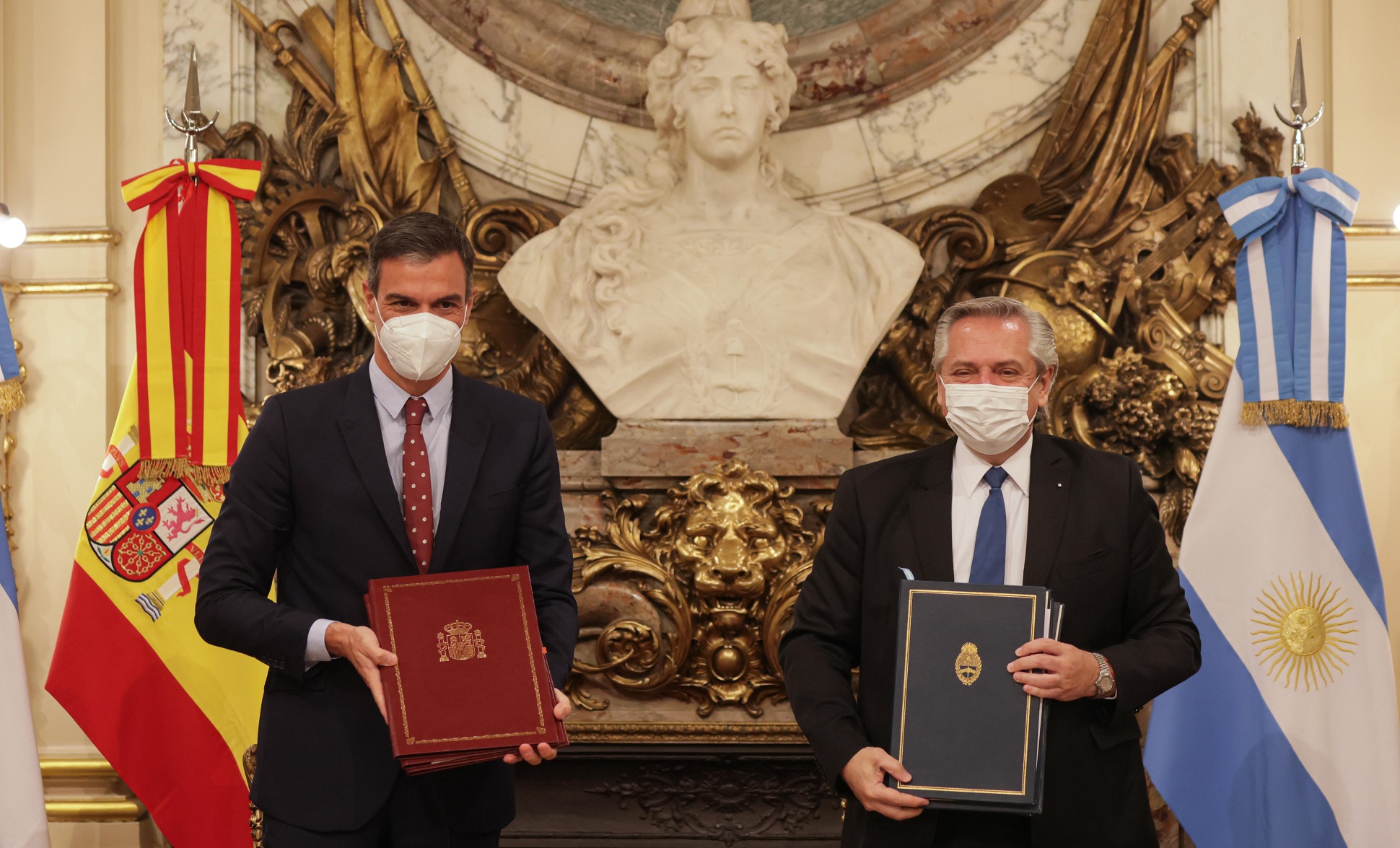 Alberto Fernández y Pedro Sánchez encabezaron la firma de acuerdos bilaterales