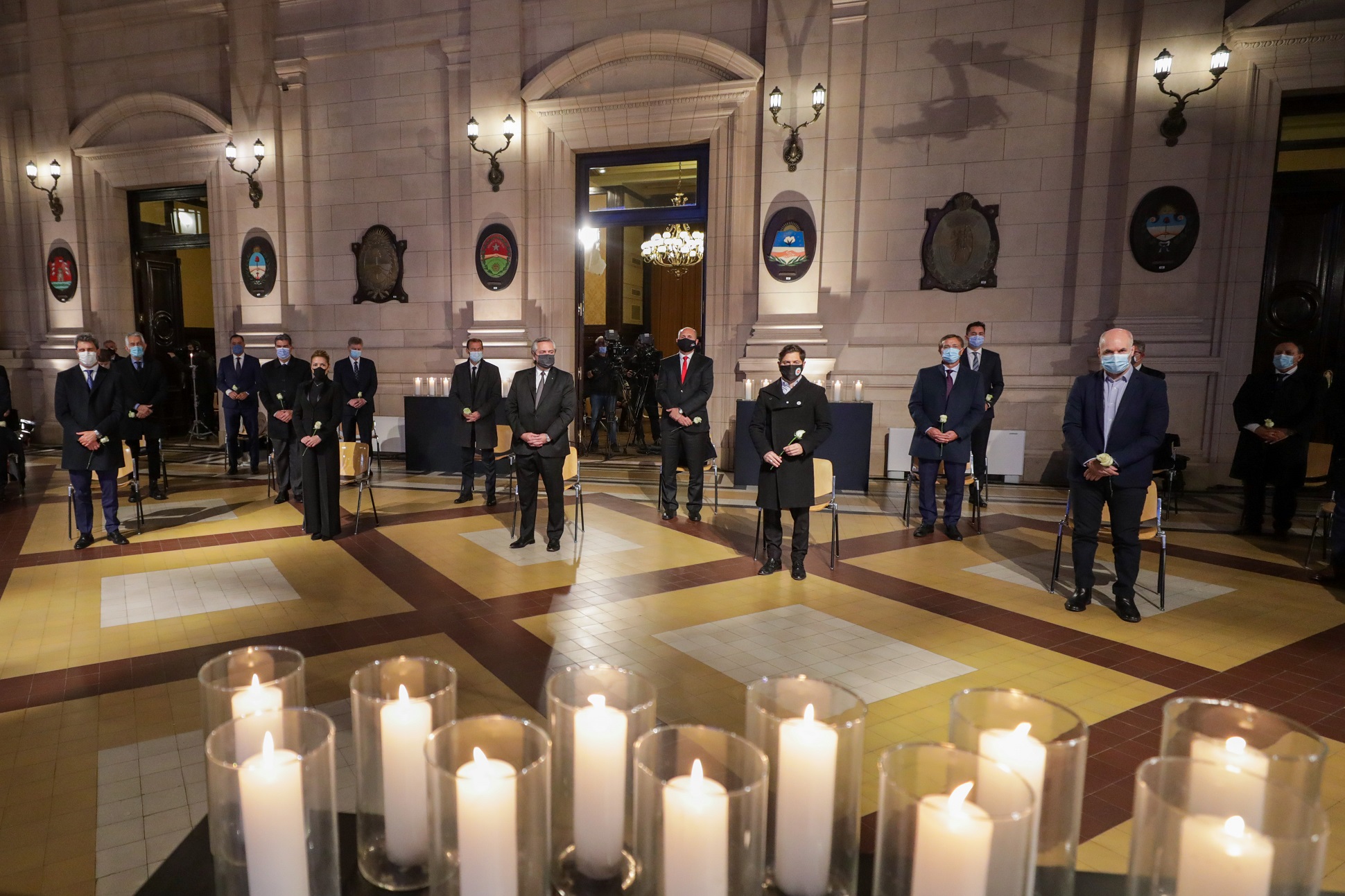 El Presidente encabezó un homenaje a los fallecidos por el Covid-19 en la Argentina: “No los olvidaremos nunca”
