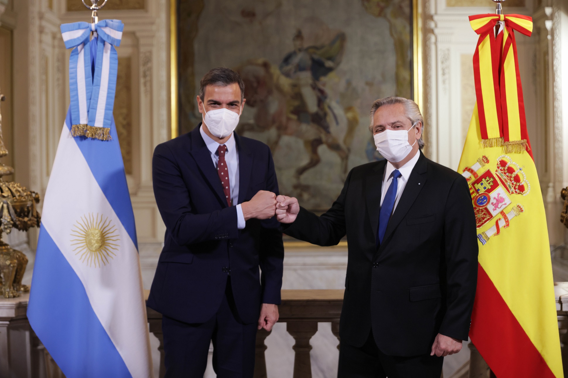 El presidente Alberto Fernández y el presidente del Gobierno de España, Pedro Sánchez, se tomaron la foto oficial de la visita