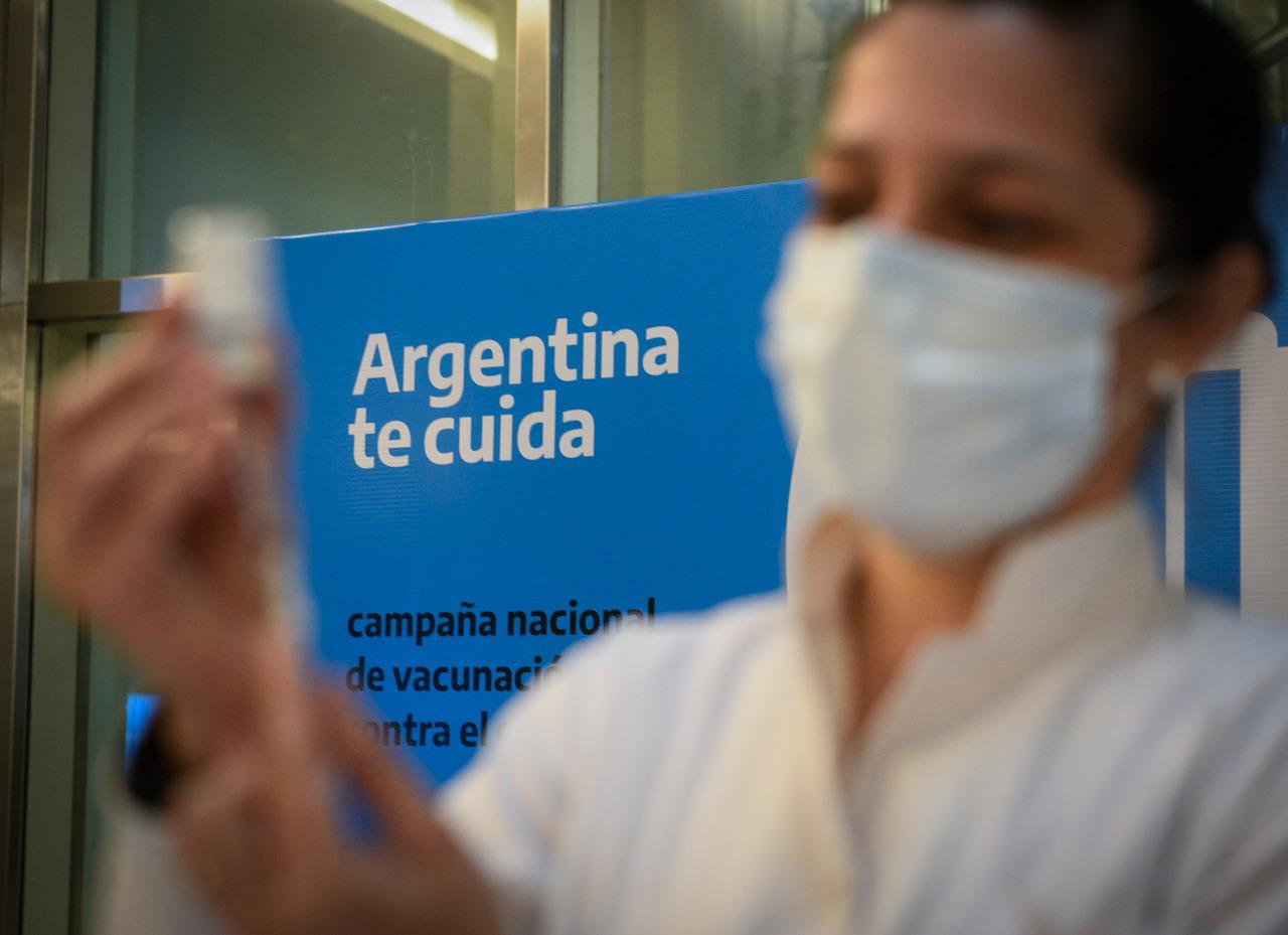 Intenso ritmo en la campaña de inmunización: más 400 mil personas fueron vacunadas en un solo día en la Argentina