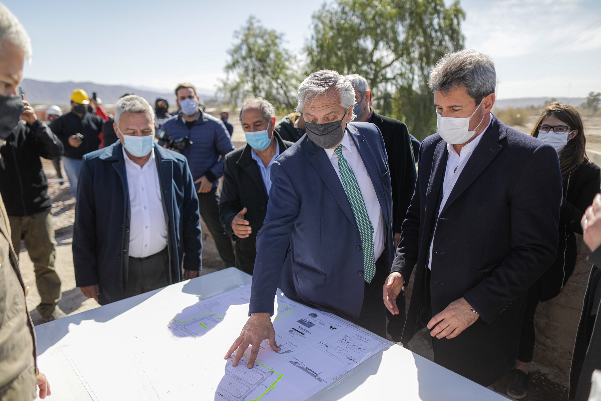 El Presidente recorrió en San Juan las obras de urbanización donde se levantan más de 800 viviendas para familias afectadas por el sismo de enero pasado