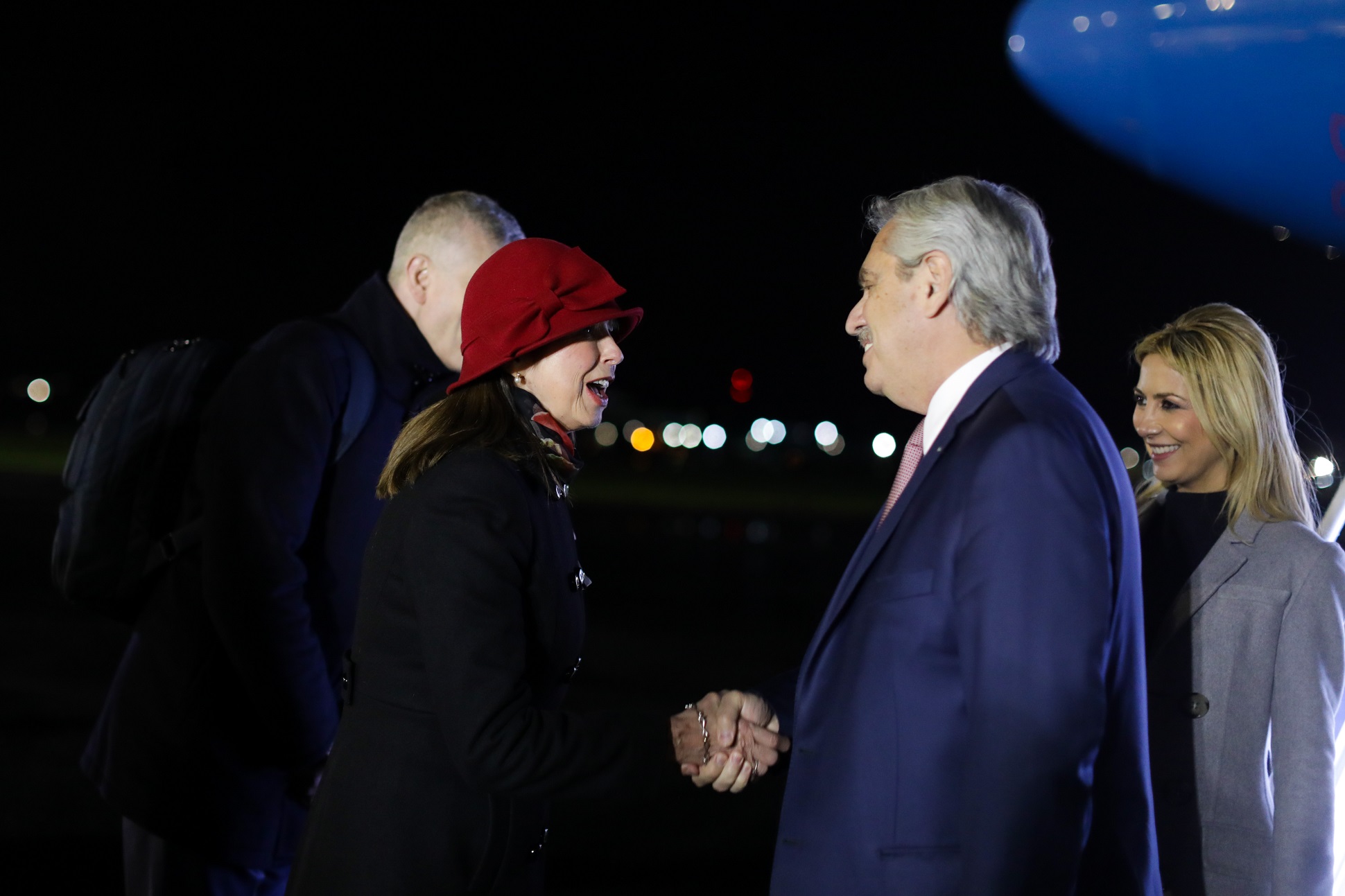 El Presidente arribó a Glasgow, Escocia, donde mañana iniciará su participación en la Cumbre COP26