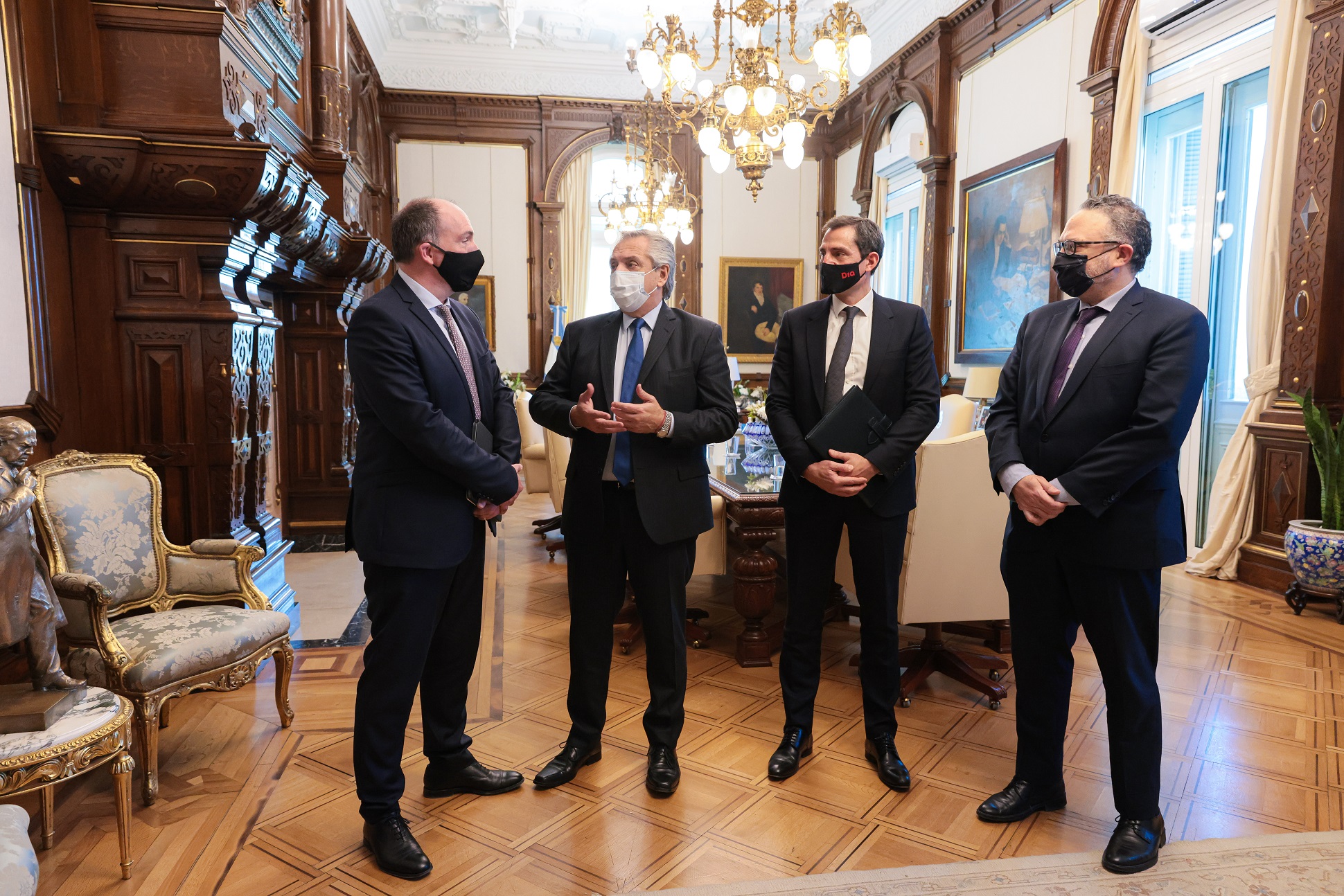 El Presidente recibió en la Casa Rosada a directivos del Grupo Día que confirmaron un plan de inversiones que creará 3.000 puestos de trabajo