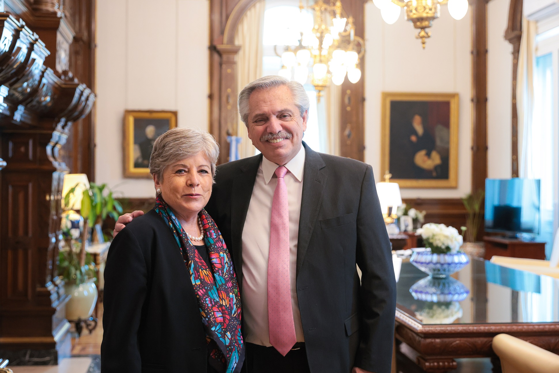 El presidente mantuvo un almuerzo de trabajo con la titular de CEPAL, Alicia Bárcena