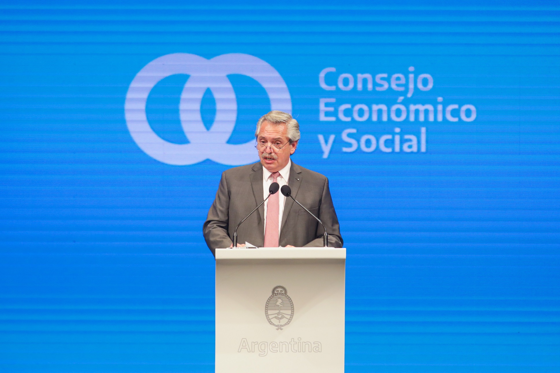 El presidente encabezó el Consejo Económico y Social y delineó los 10 desafíos estructurales de su gobierno para el próximo año