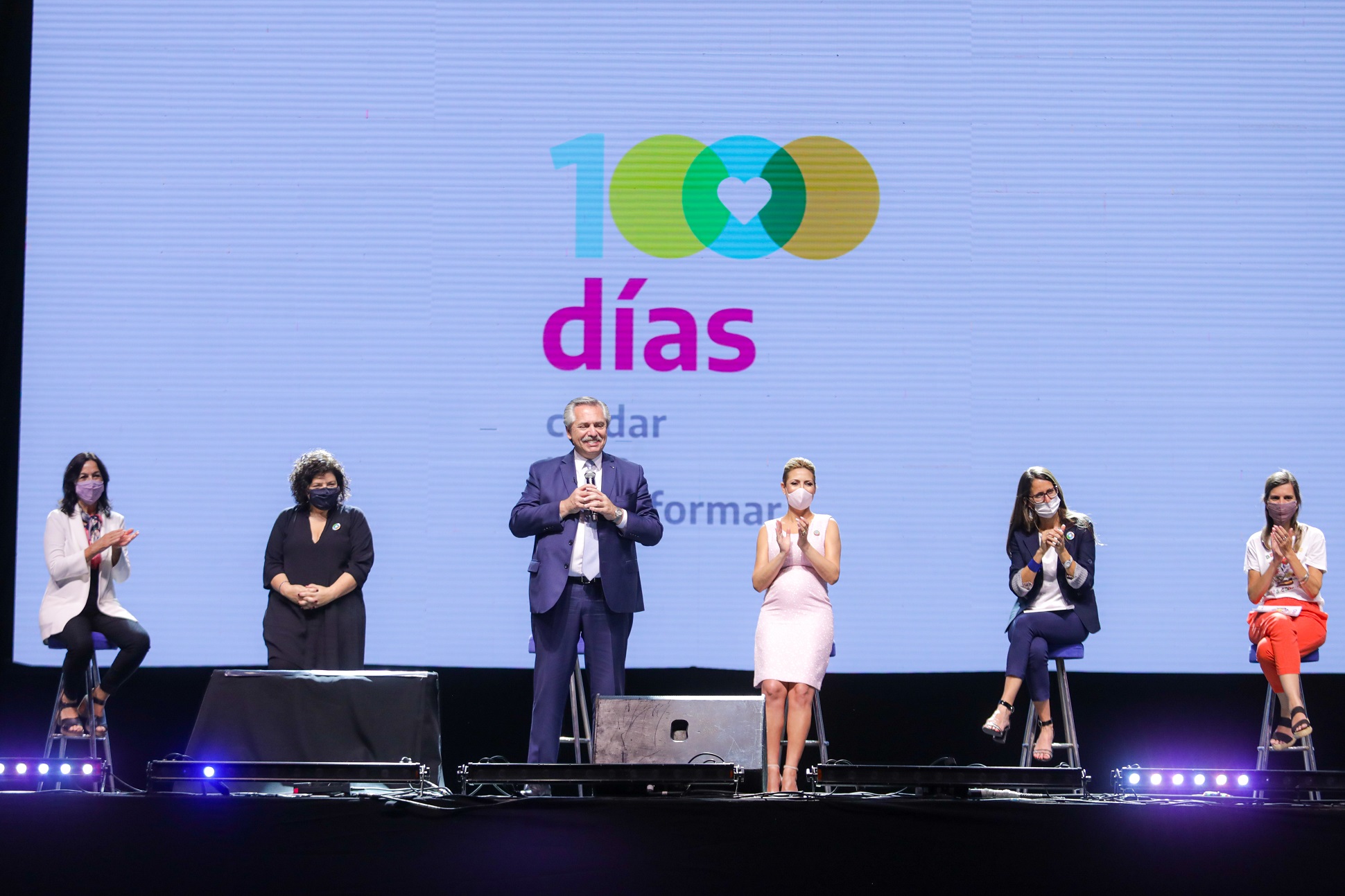 Alberto Fernández: “Un año después tenemos una sociedad con más derechos para las mujeres y más certezas para aquellas que deciden tener hijos”