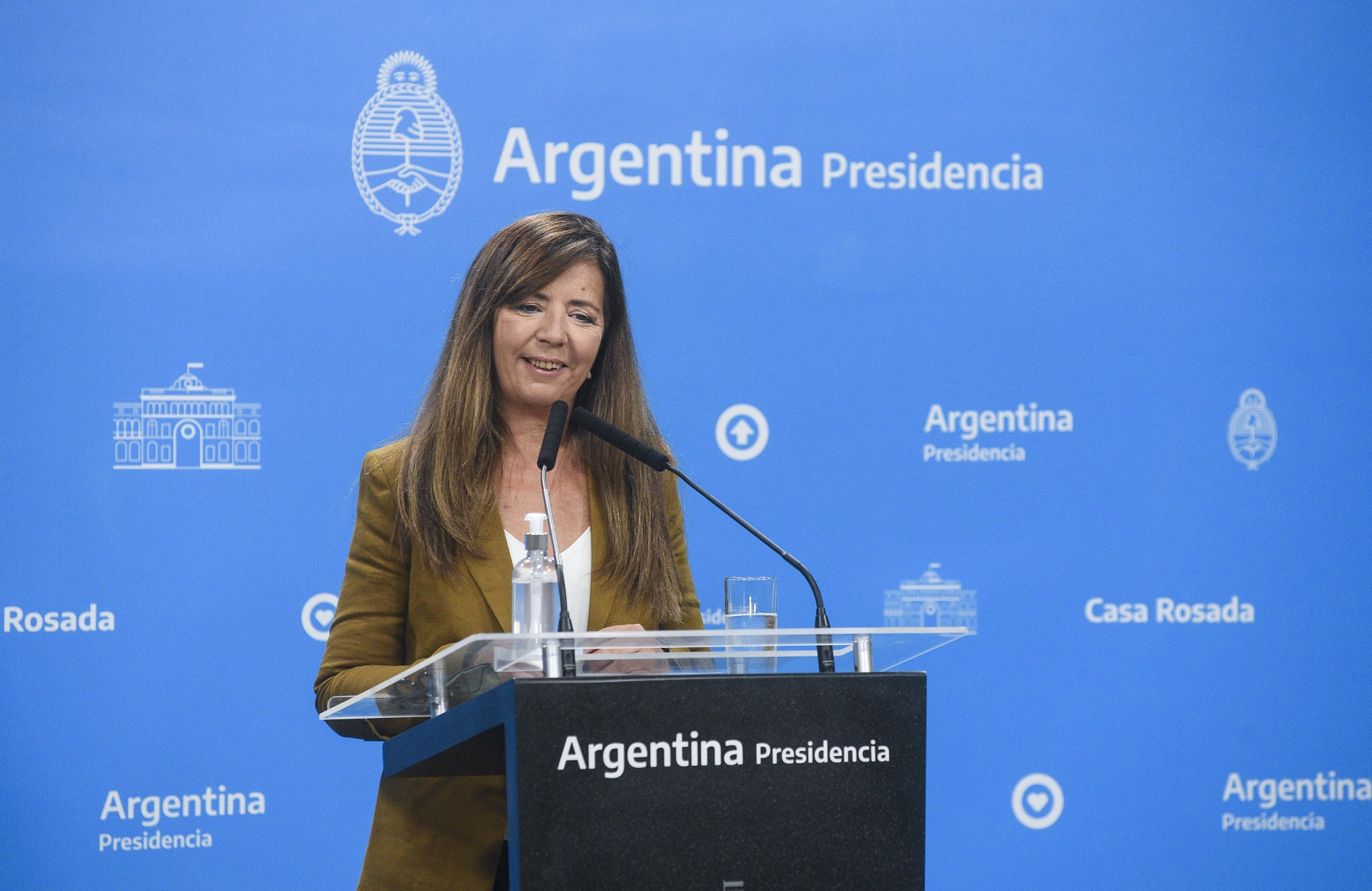 La portavoz Gabriela Cerruti convocó a las familias argentinas a celebrar mañana en la Plaza de Mayo la “fiesta de la democracia”