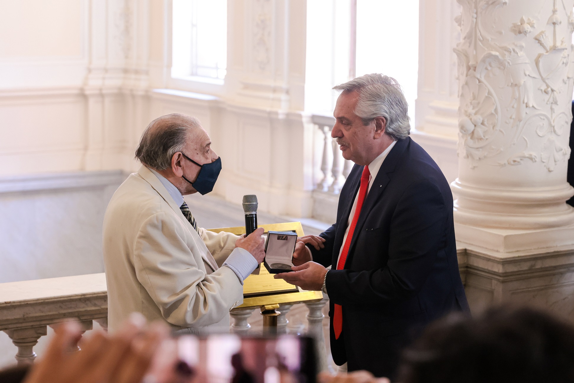El presidente realizó un homenaje a Roberto Di Sandro en el brindis con los periodistas acreditados de Casa Rosada