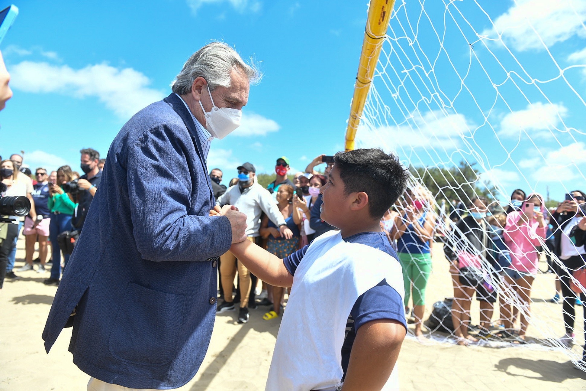 Alberto Fernández en recorrida por Mar de Ajó: “Si defendemos el turismo argentino defendemos el país