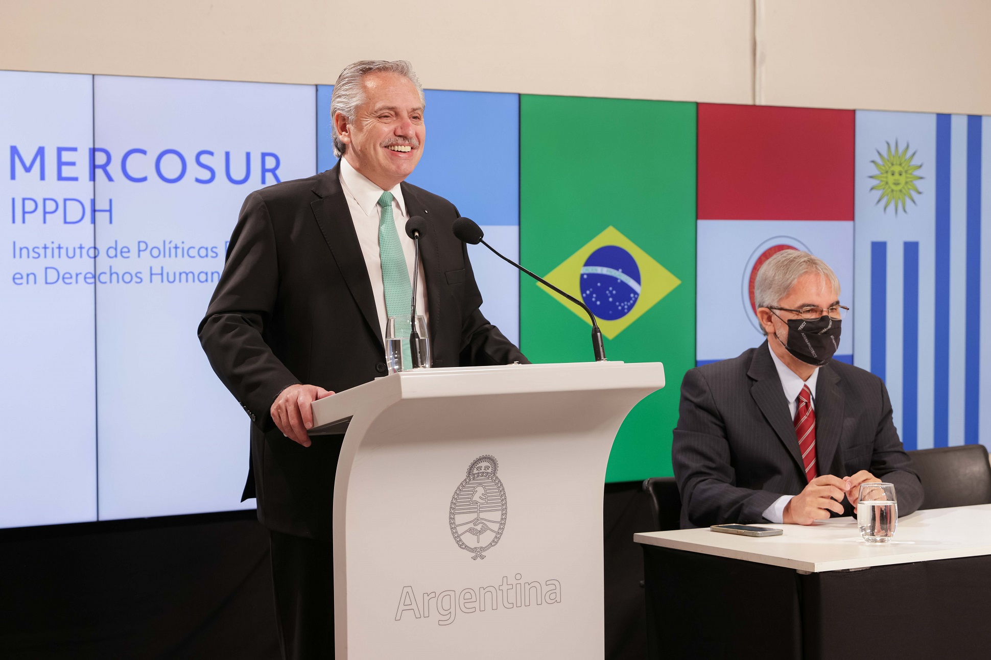 El presidente pidió “poner el problema de la igualdad de géneros en la mesa de discusión del Mercosur”