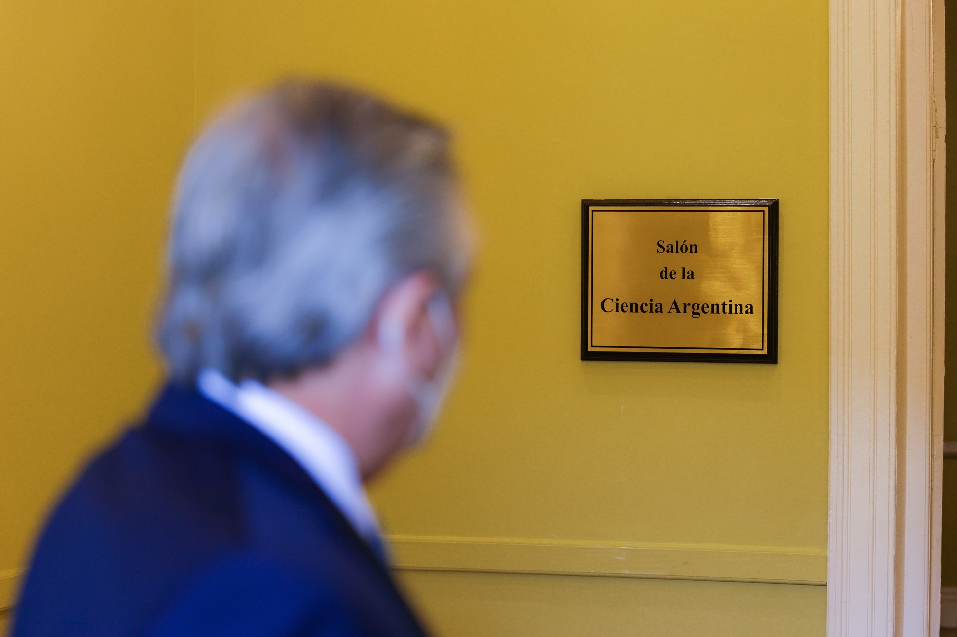 “Queremos poner en valor el aporte de la mujer para el desarrollo de nuestra sociedad”, dijo el presidente, en el Salón de la Ciencia Argentina