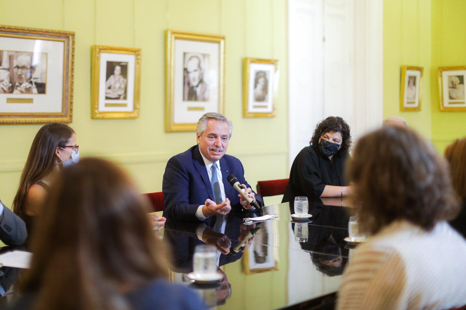 “Queremos poner en valor el aporte de la mujer para el desarrollo de nuestra sociedad”, dijo el presidente, en el Salón de la Ciencia Argentina