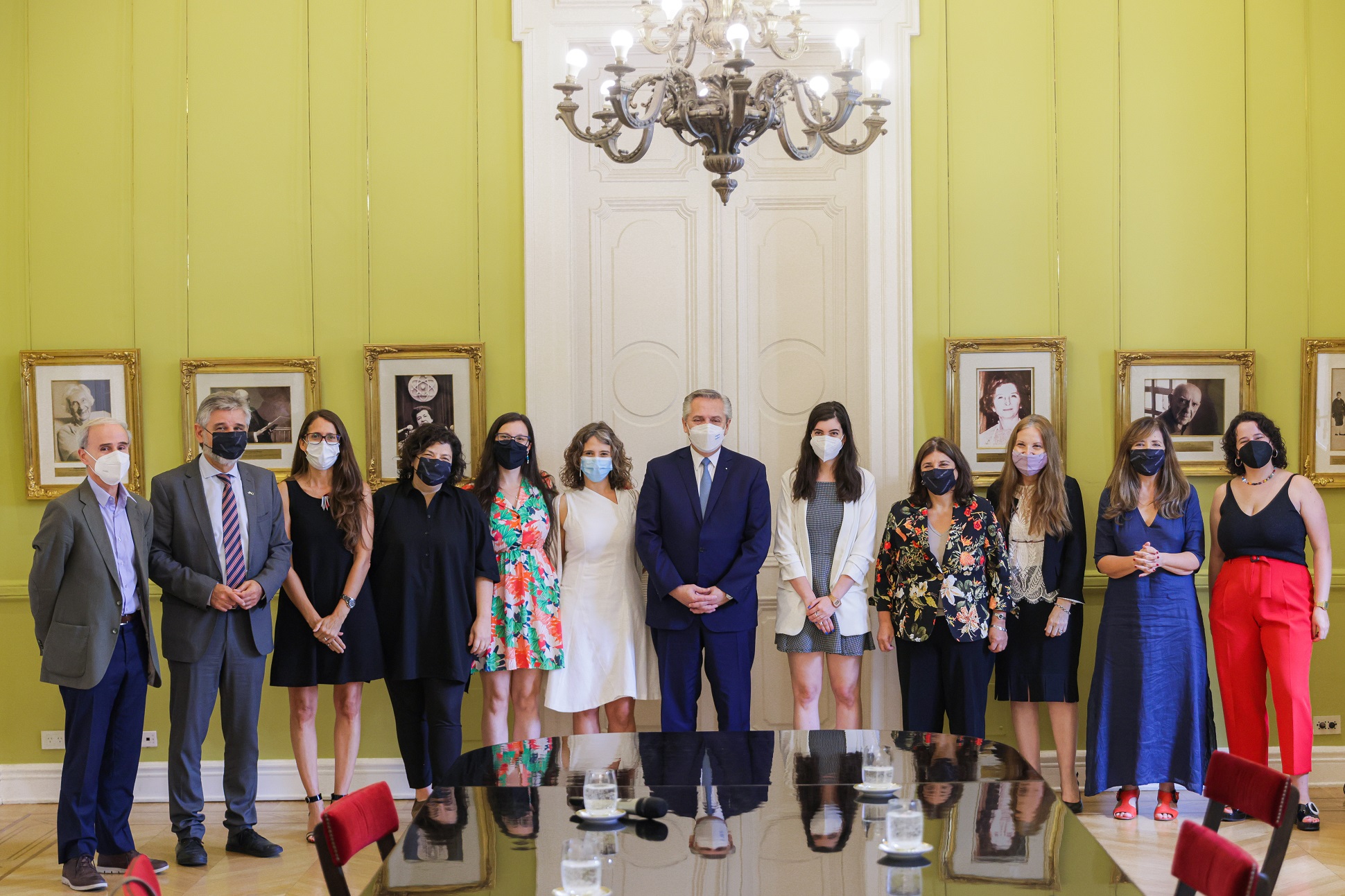 “Queremos poner en valor el aporte de la mujer para el desarrollo de nuestra sociedad”, dijo el presidente, en el Salón de la Ciencia Argentina