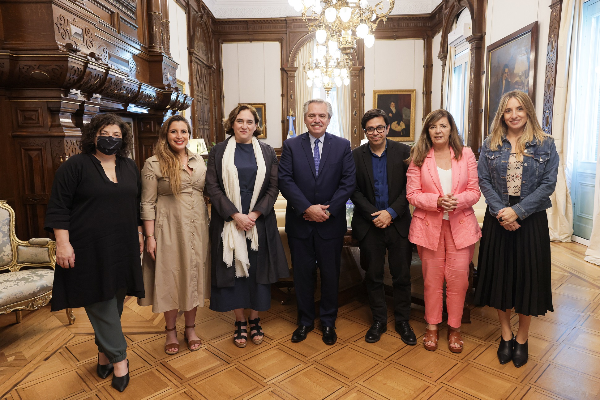 El presidente recibió a la alcaldesa de Barcelona, Ada Colau