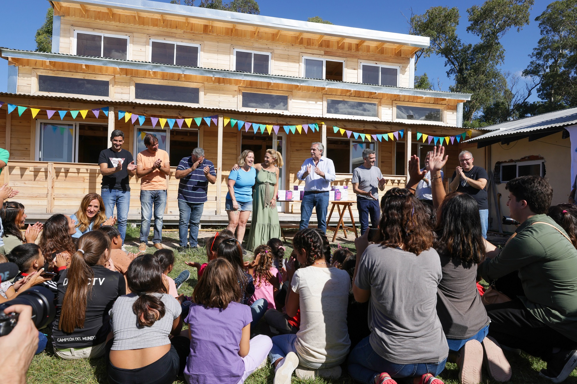 El presidente visitó las nuevas instalaciones de un Hogar para chicos en guarda judicial, en Punta Indio
