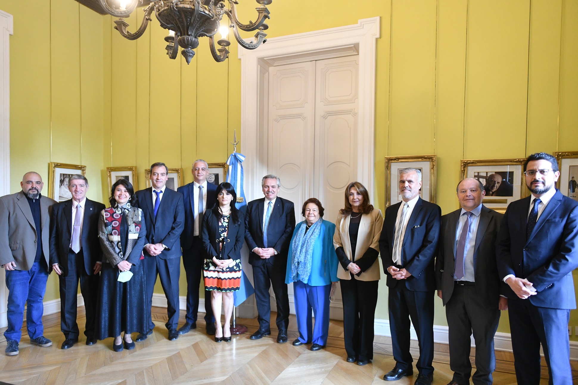 El presidente recibió el anteproyecto de ley que tipifica los delitos de compra-venta de niños, niñas y adolescentes y la adopción ilegal