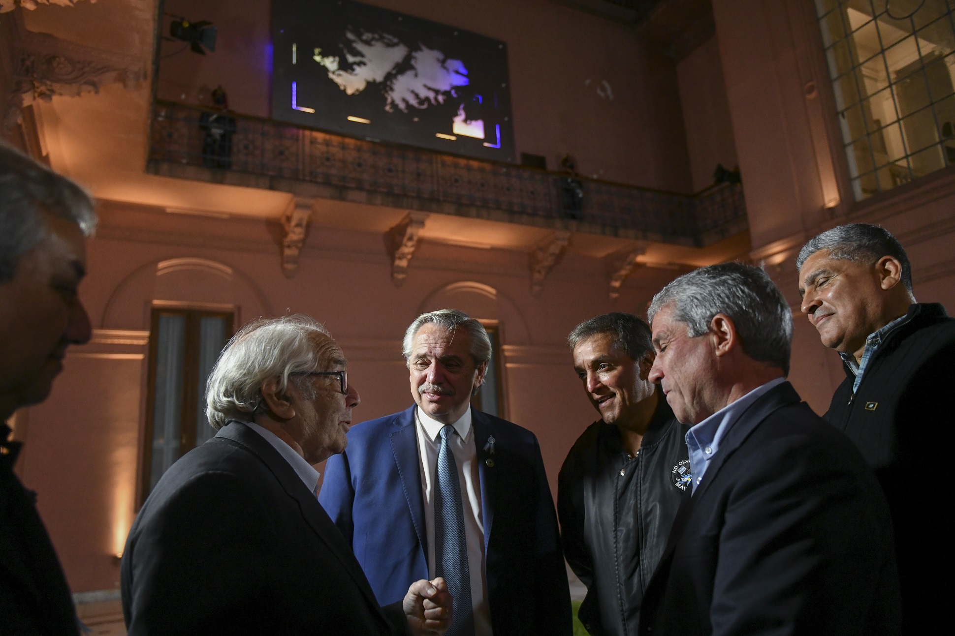 “Que en el siglo XXI estemos discutiendo el colonialismo debería avergonzarnos”, dijo el presidente