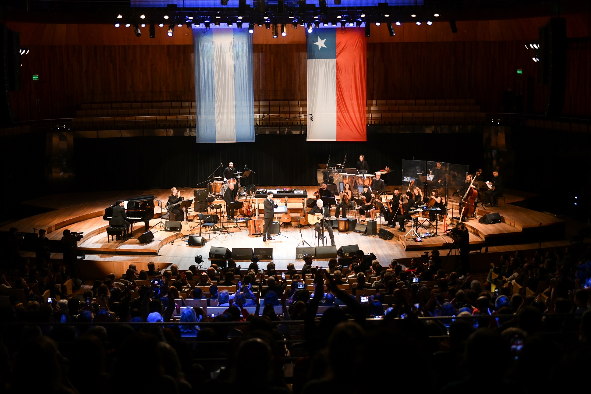 Alberto Fernández y Gabriel Boric compartieron un concierto musical por la hermandad argentino chilena y una cena en el CCK