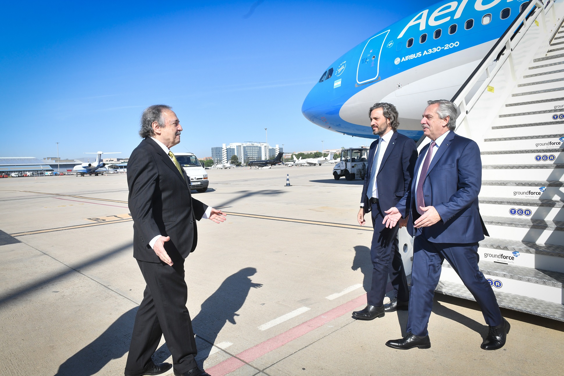 El presidente Alberto Fernández ya llegó a España, donde se reunirá hoy con su par, Pedro Sánchez, y el rey Felipe VI