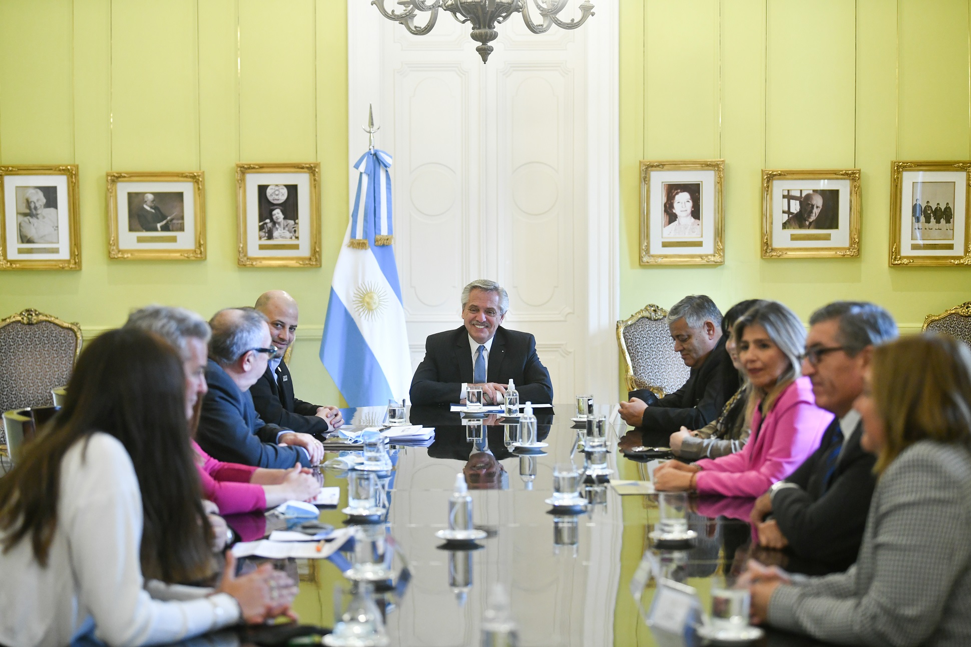 El presidente recibió a los representantes del Parlamento Patagónico