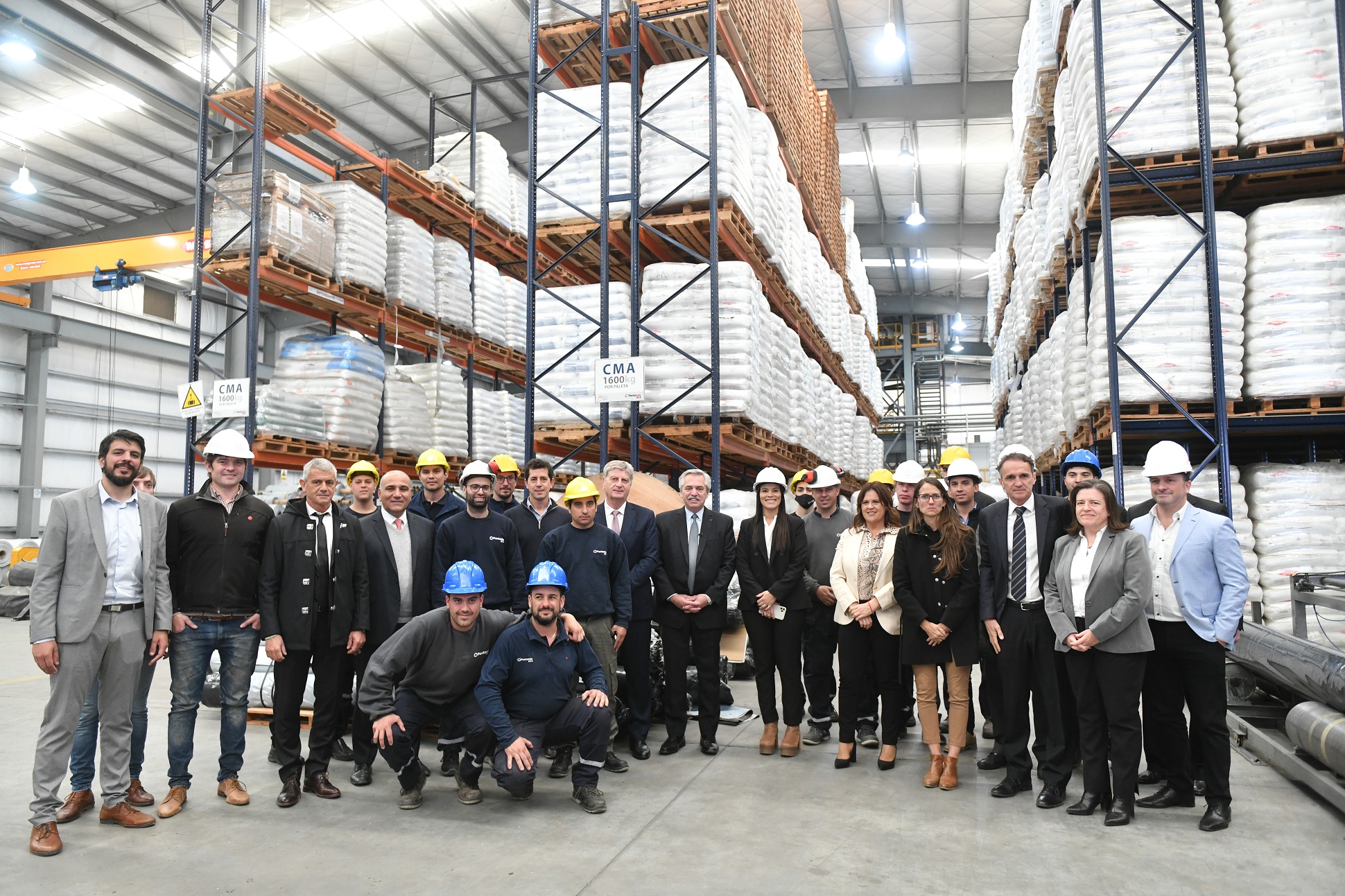 El presidente inauguró un Centro de Transferencia de Residuos en La Pampa y recorrió la fábrica de silobolsas de la Asociación de Cooperativas Argentinas