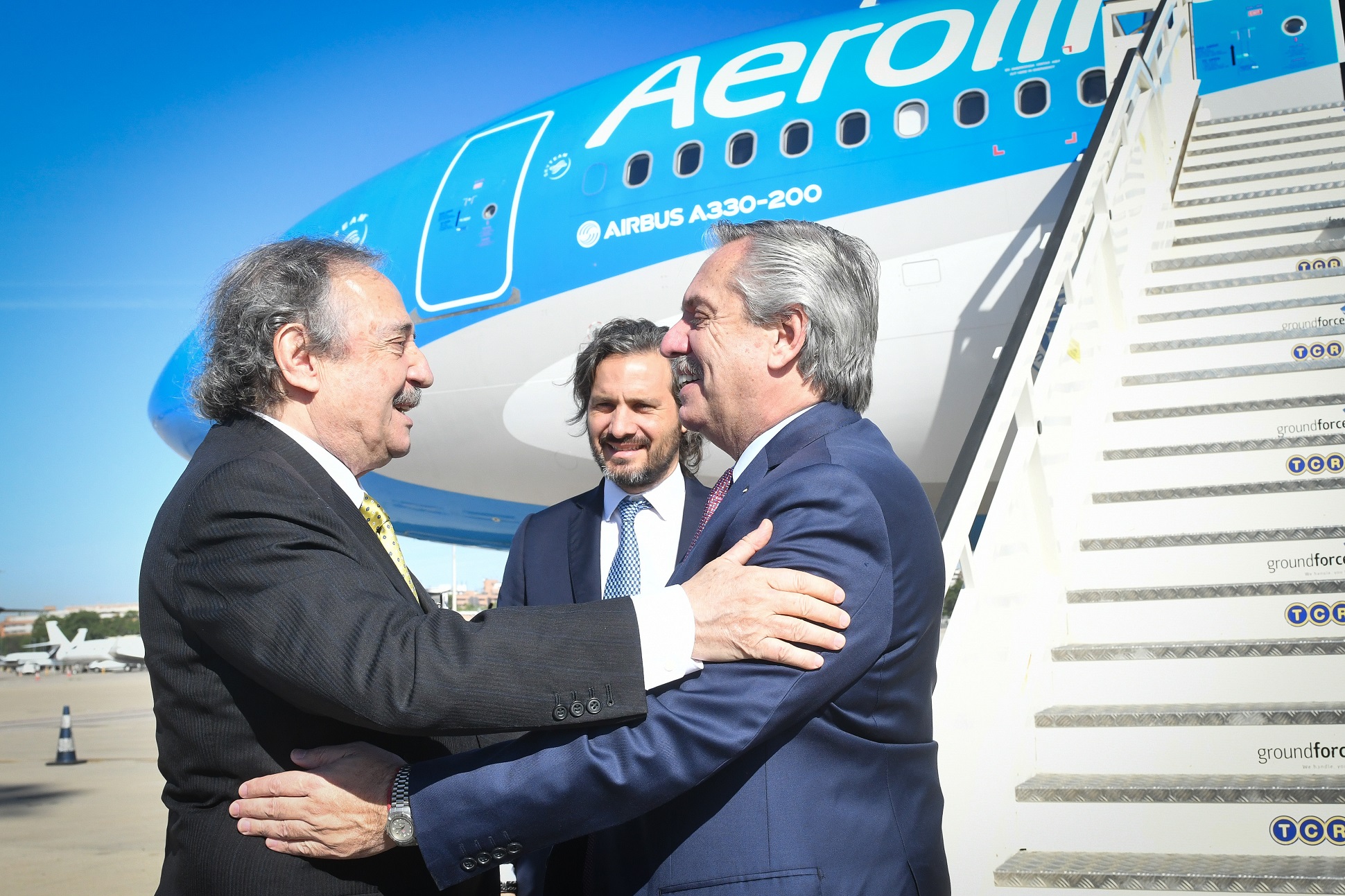 El presidente Alberto Fernández ya llegó a España, donde se reunirá hoy con su par, Pedro Sánchez, y el rey Felipe VI