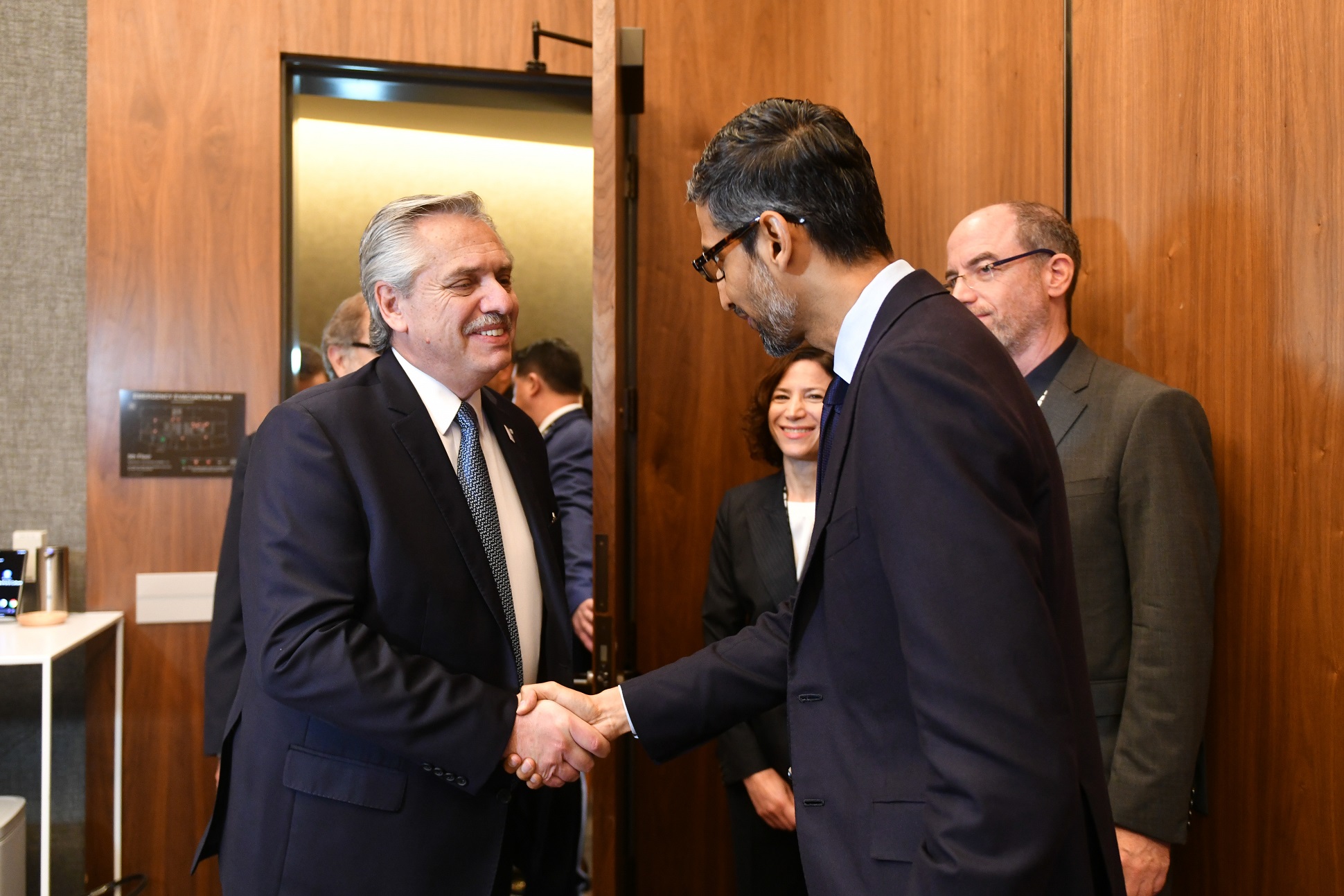 El presidente Alberto Fernández mantuvo un encuentro con el CEO de Google, Sundar Pichai