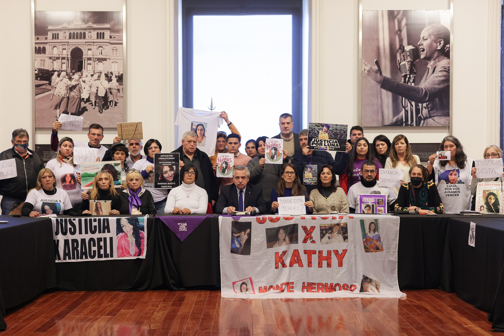 El presidente Alberto Fernández recibió a familiares de víctimas de femicidio