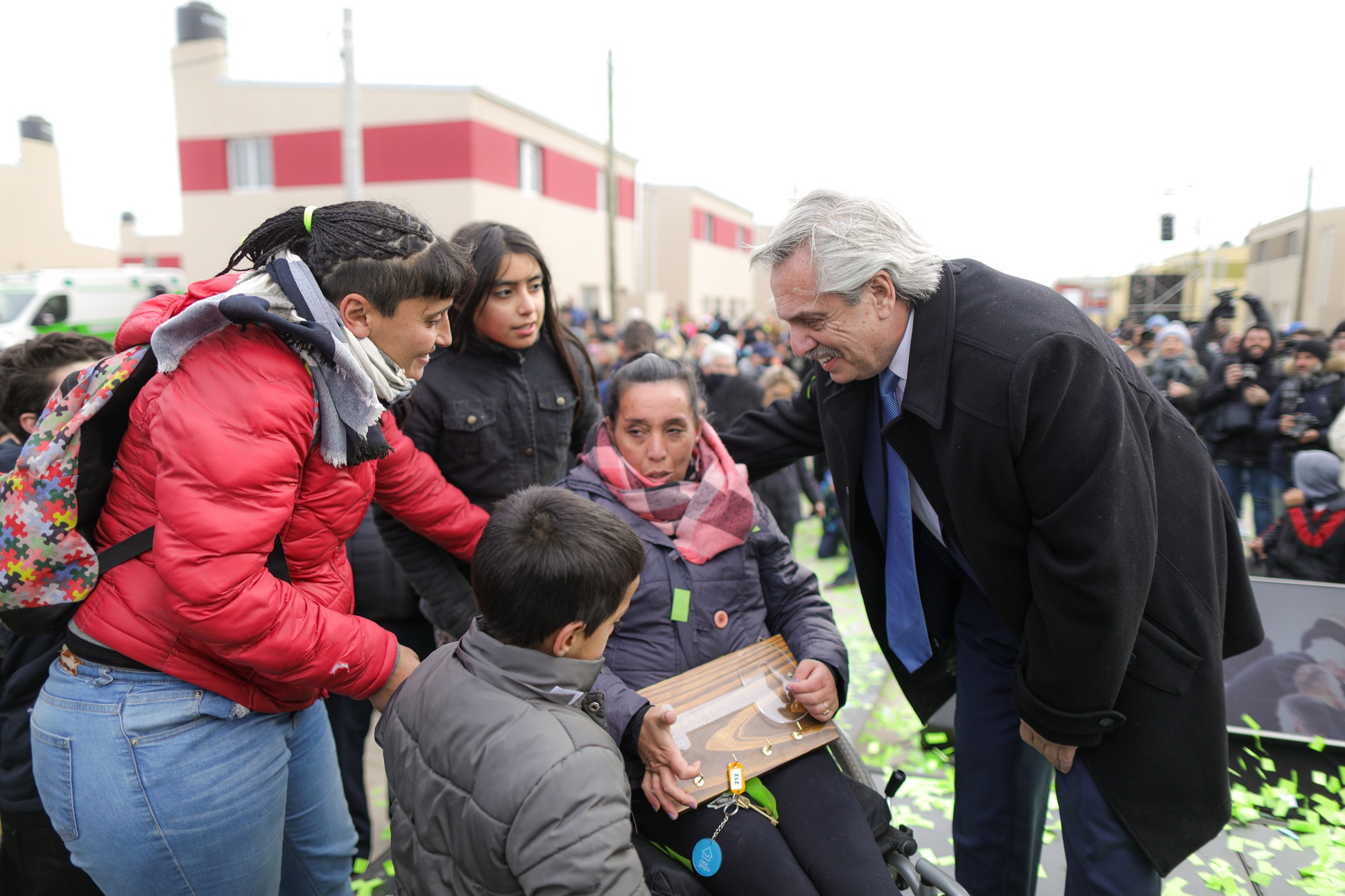 “Tenemos que estar orgullosos de que el Estado construya viviendas para las argentinas y argentinos que las necesitan”, afirmó el presidente