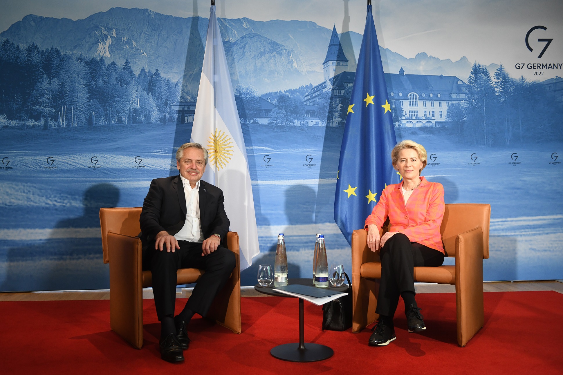 El presidente mantuvo un encuentro bilateral con Ursula von der Leyen, titular de la Comisión Europea