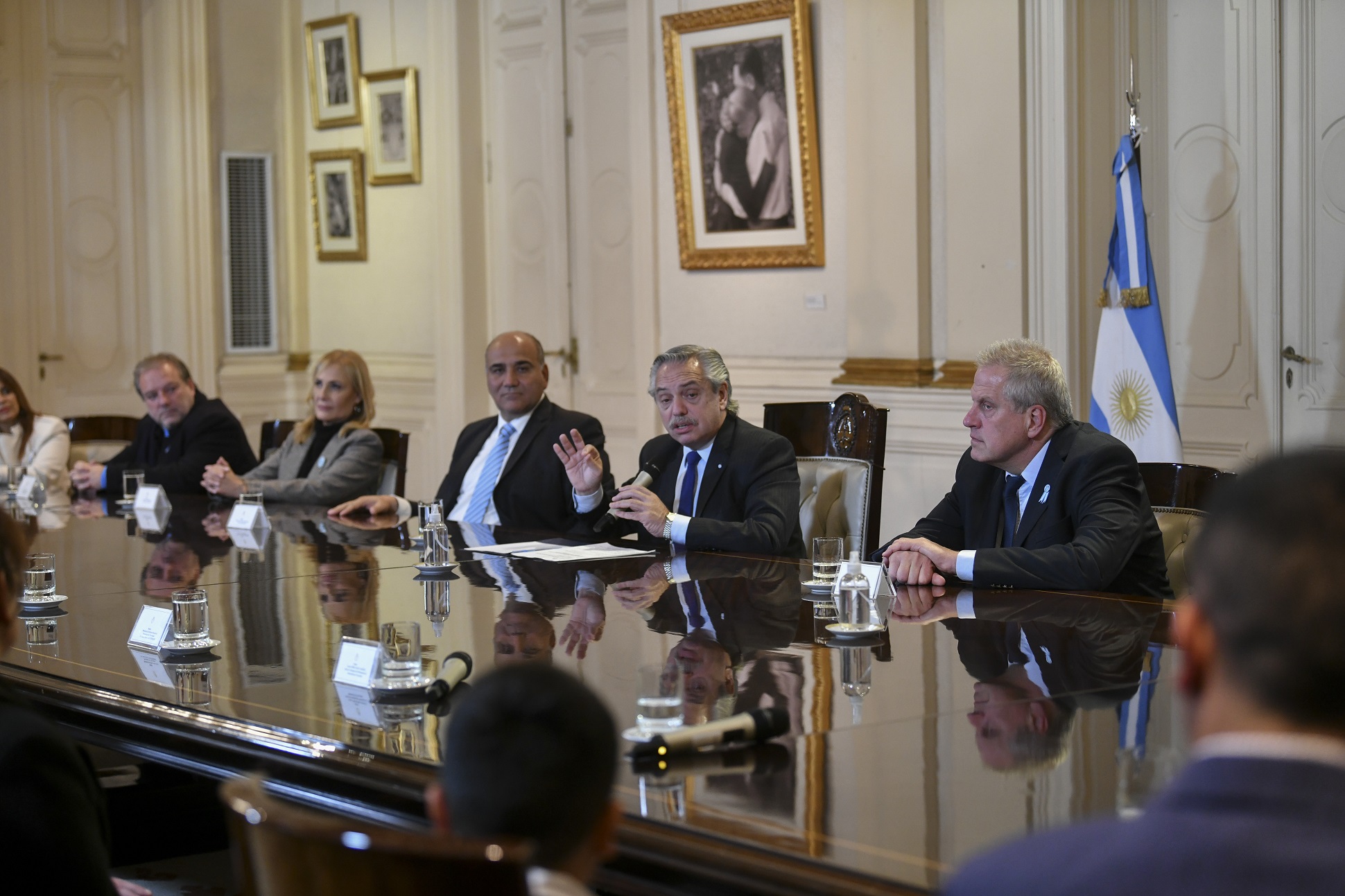 El presidente encabezó la firma de un convenio para sumar horas de clase en la provincia de Tucumán