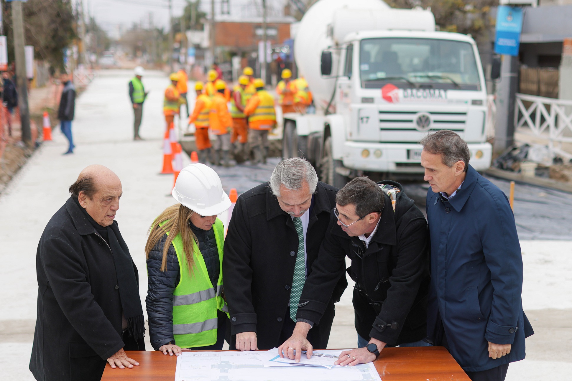 El Gobierno puso en marcha la obra pública número 5.000 y se encamina a alcanzar los 500.000 puestos de trabajo registrado en la construcción