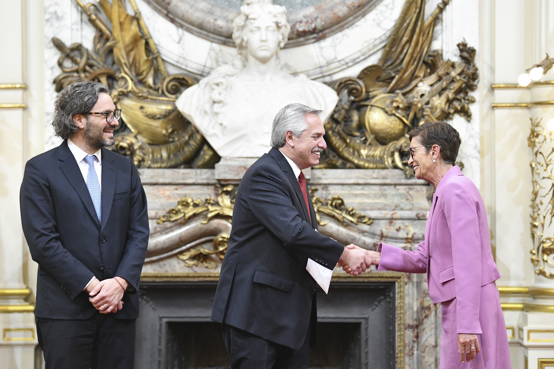 El presidente recibió las cartas credenciales de 20 nuevos embajadores y embajadoras