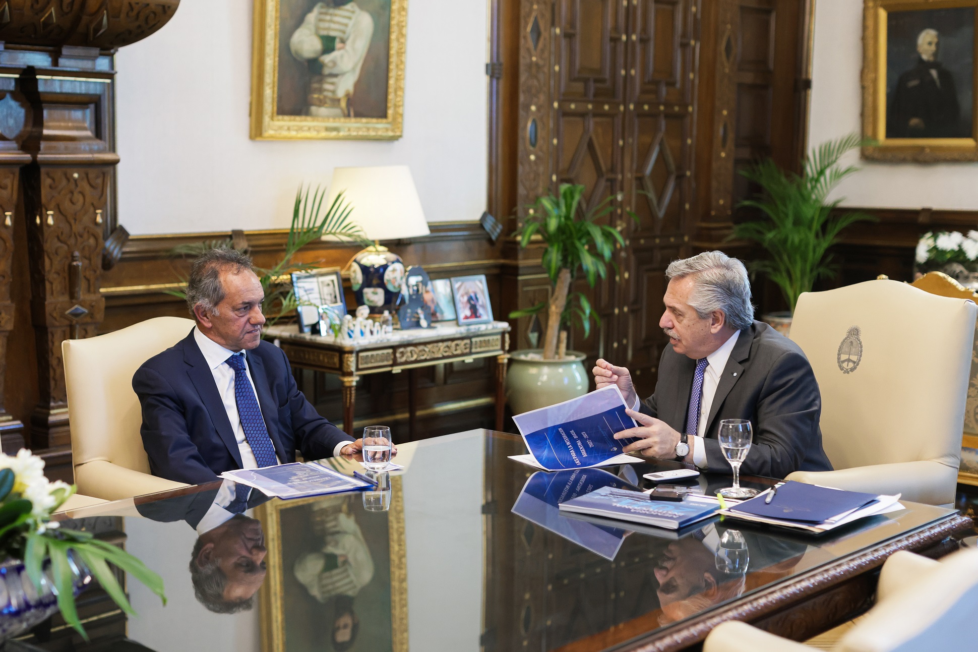 El presidente analizó con Daniel Scioli los ejes de trabajo de su nueva etapa como embajador en Brasil