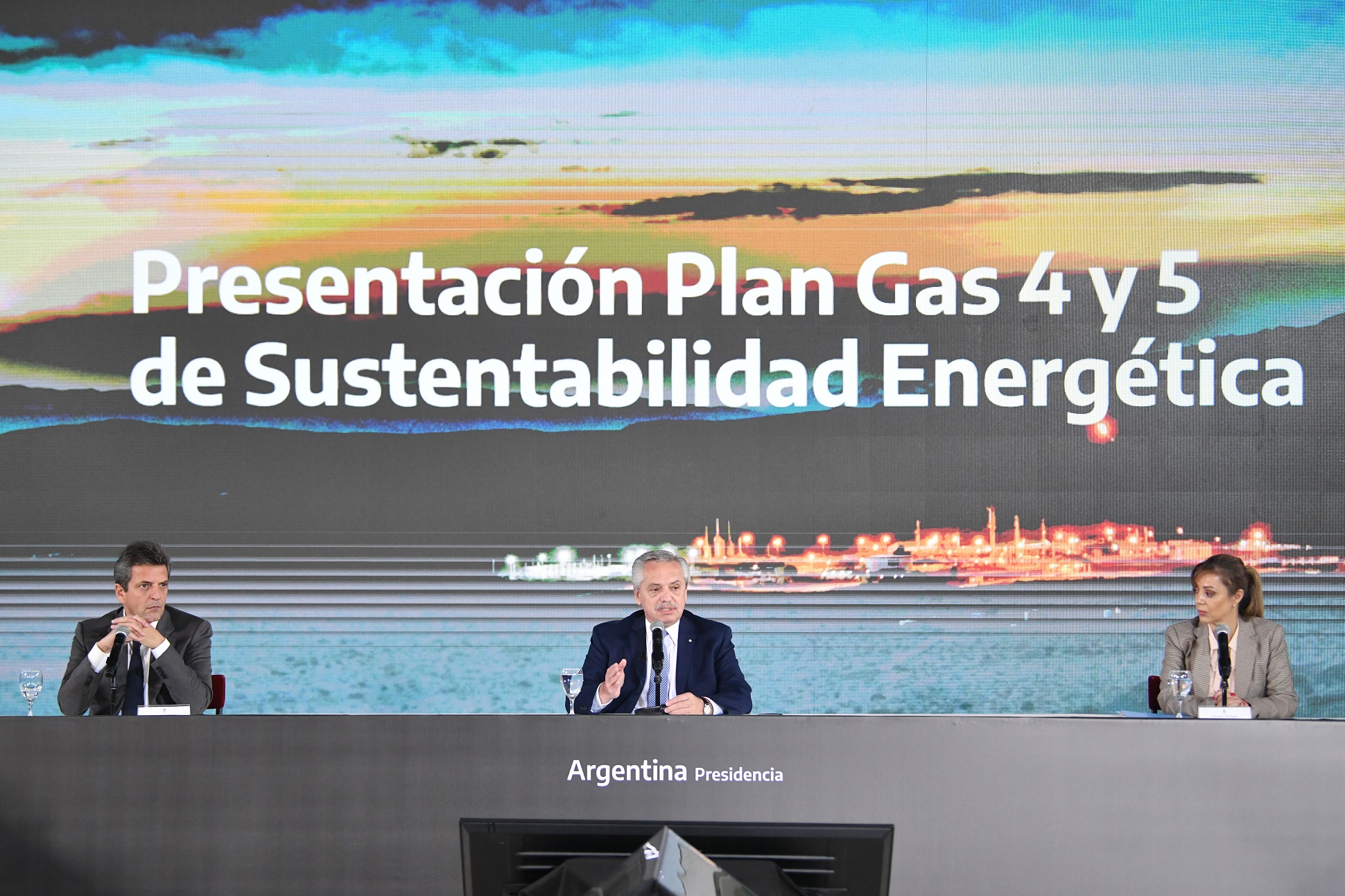 El presidente presentó el Plan Gas 4 y 5: “Estoy seguro que en el gas está el secreto de nuestro futuro desarrollo”