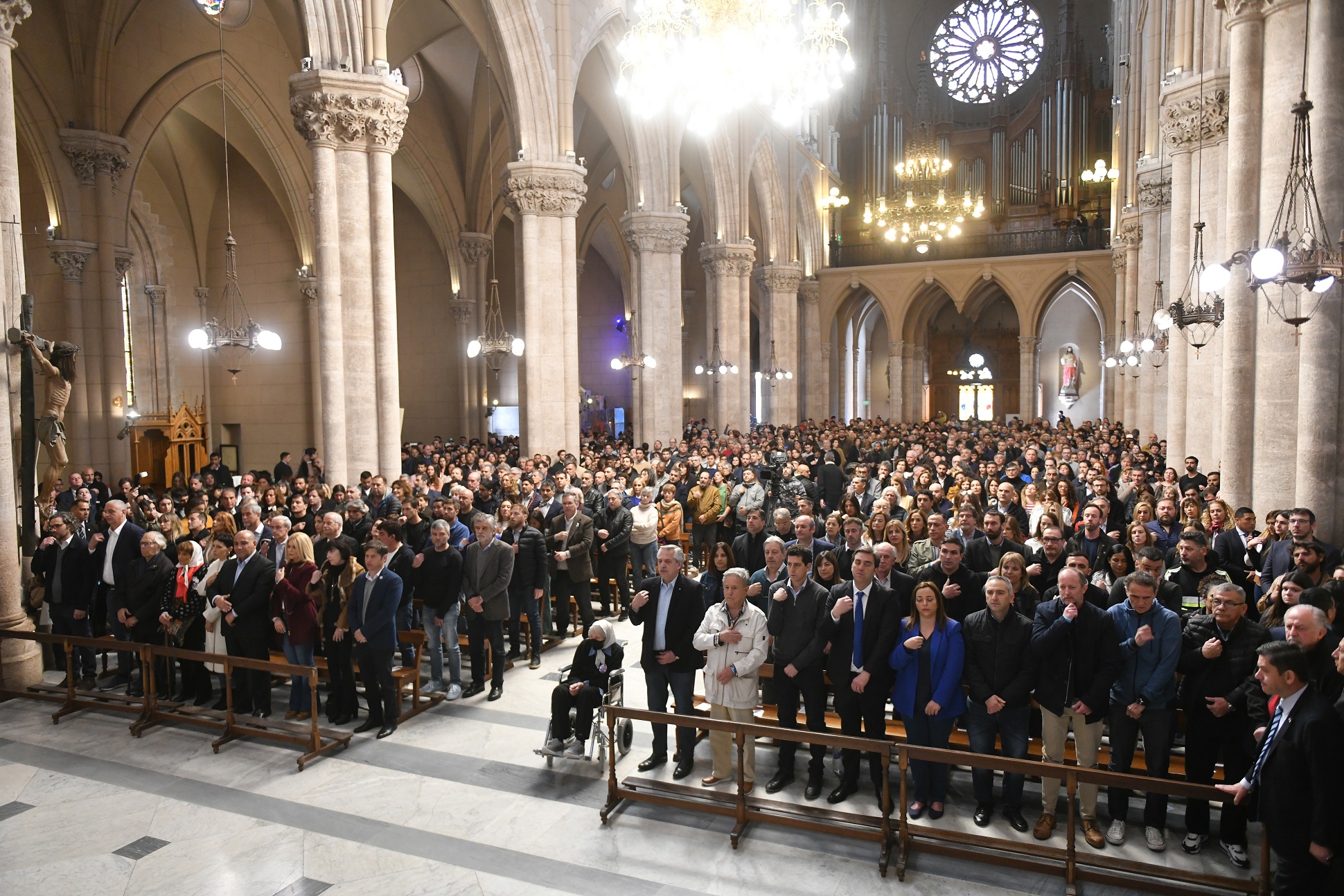 El presidente asistió en Luján a la Misa por la paz y la fraternidad de los argentinos