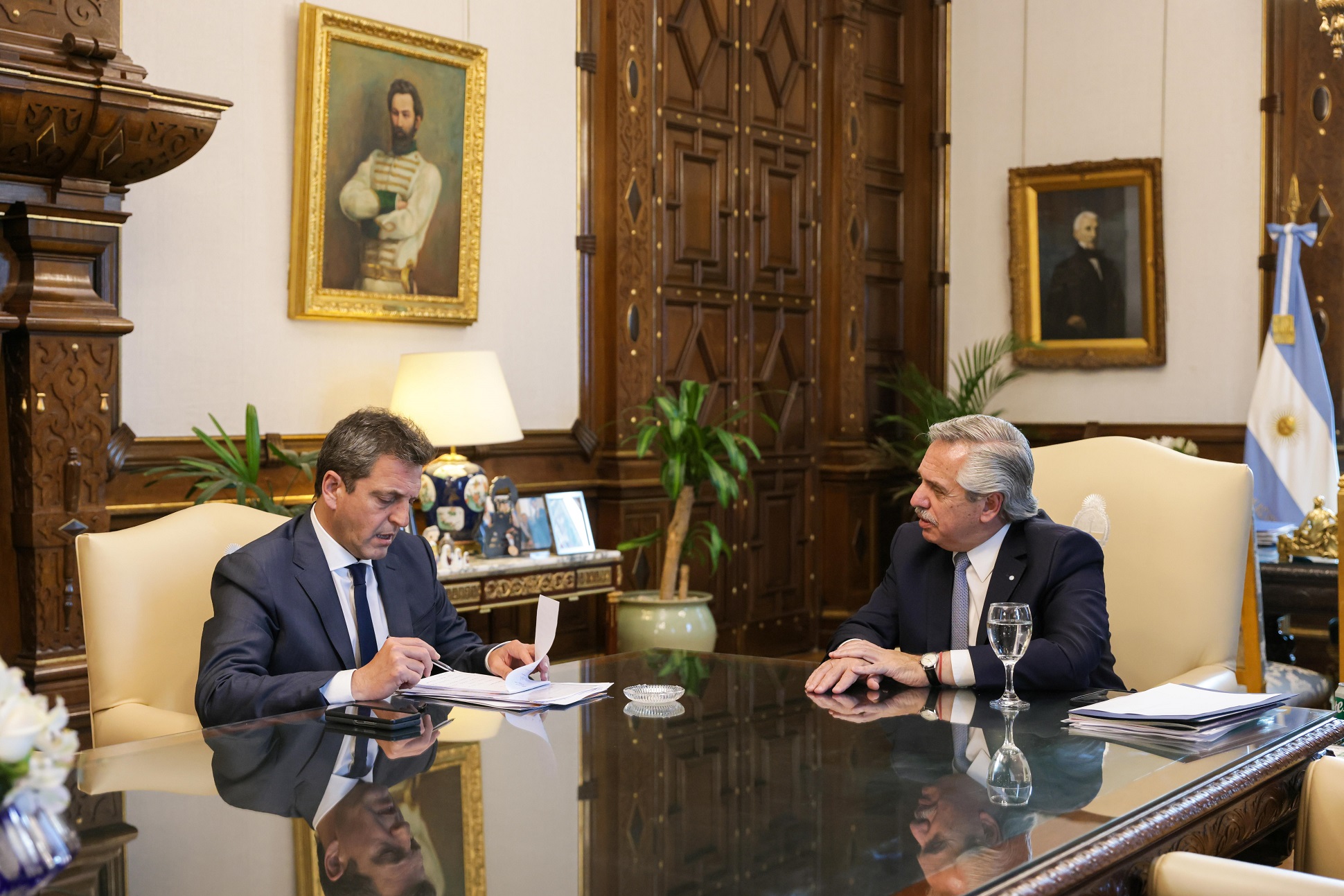 El presidente definió con el ministro de Economía los alcances del plan de financiación para la compra de electrodomésticos