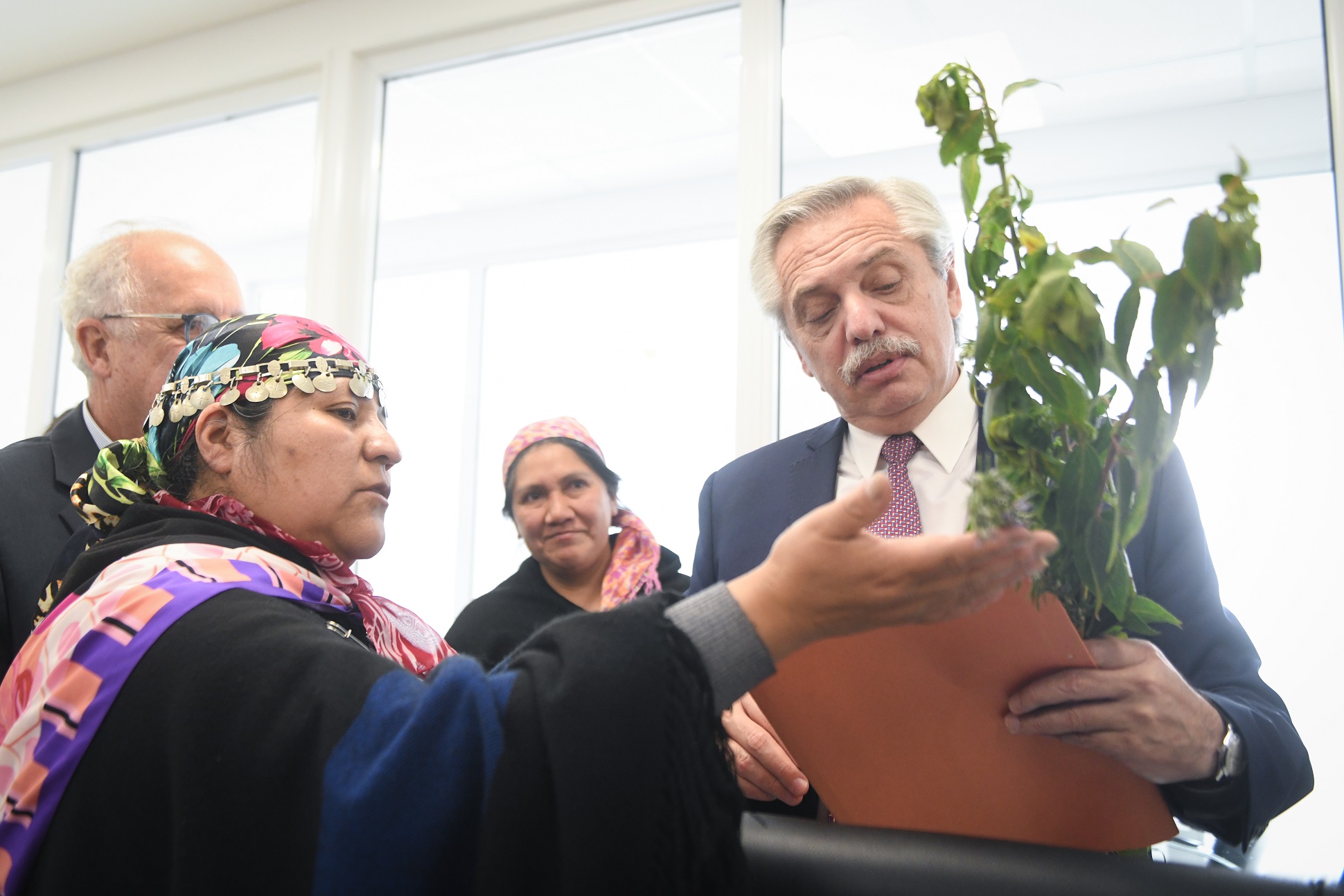 El presidente se reunió con representantes de comunidades mapuches de Neuquén