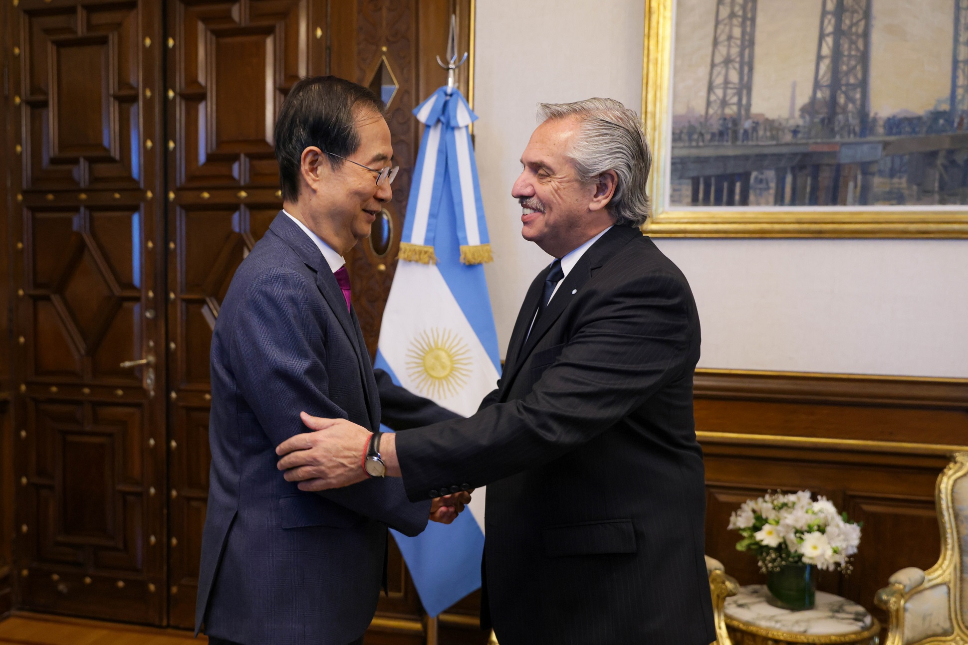 El presidente mantuvo un encuentro con el primer ministro de la República de Corea, Han Duck-soo