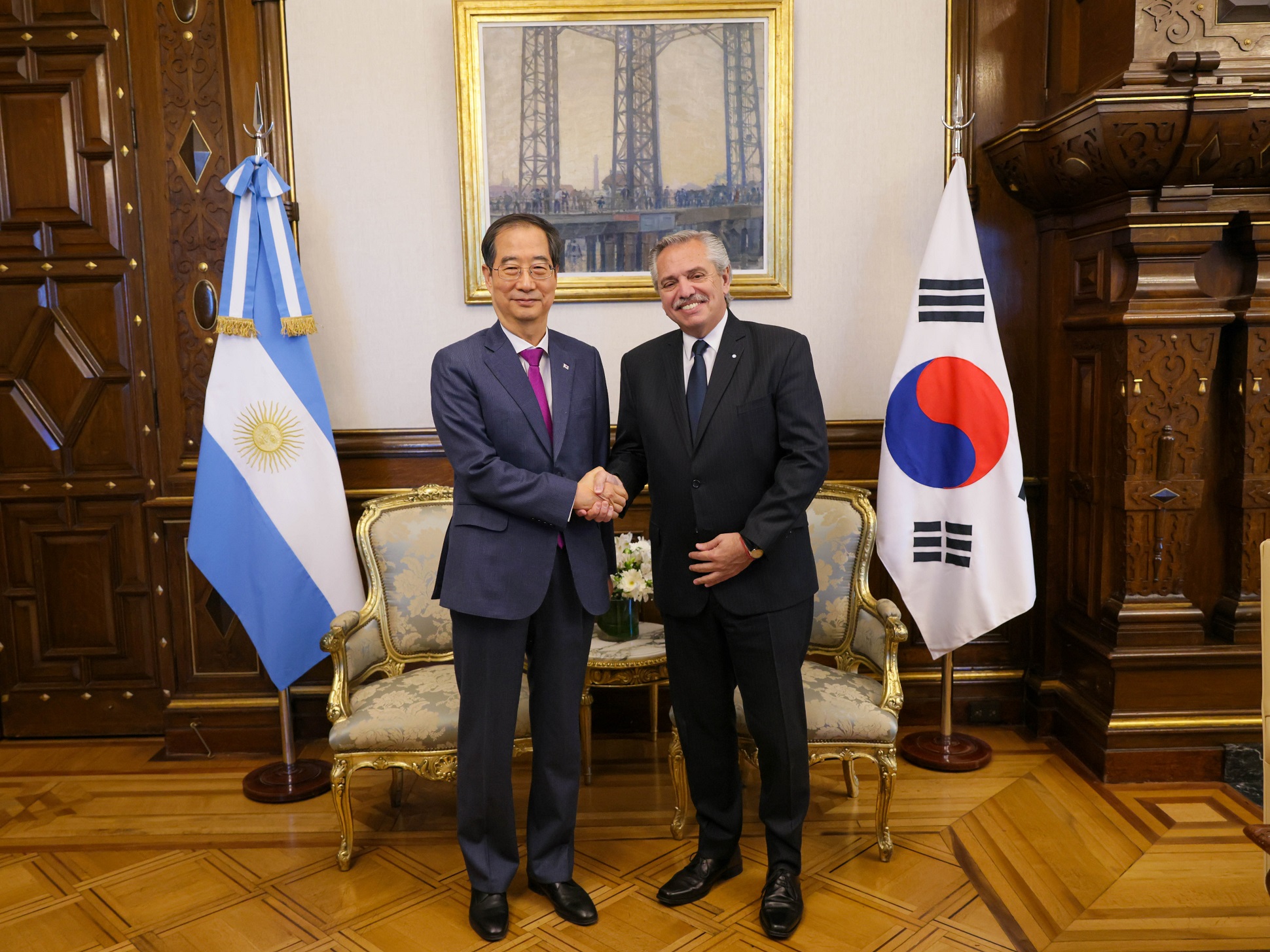 El presidente mantuvo un encuentro con el primer ministro de la República de Corea, Han Duck-soo