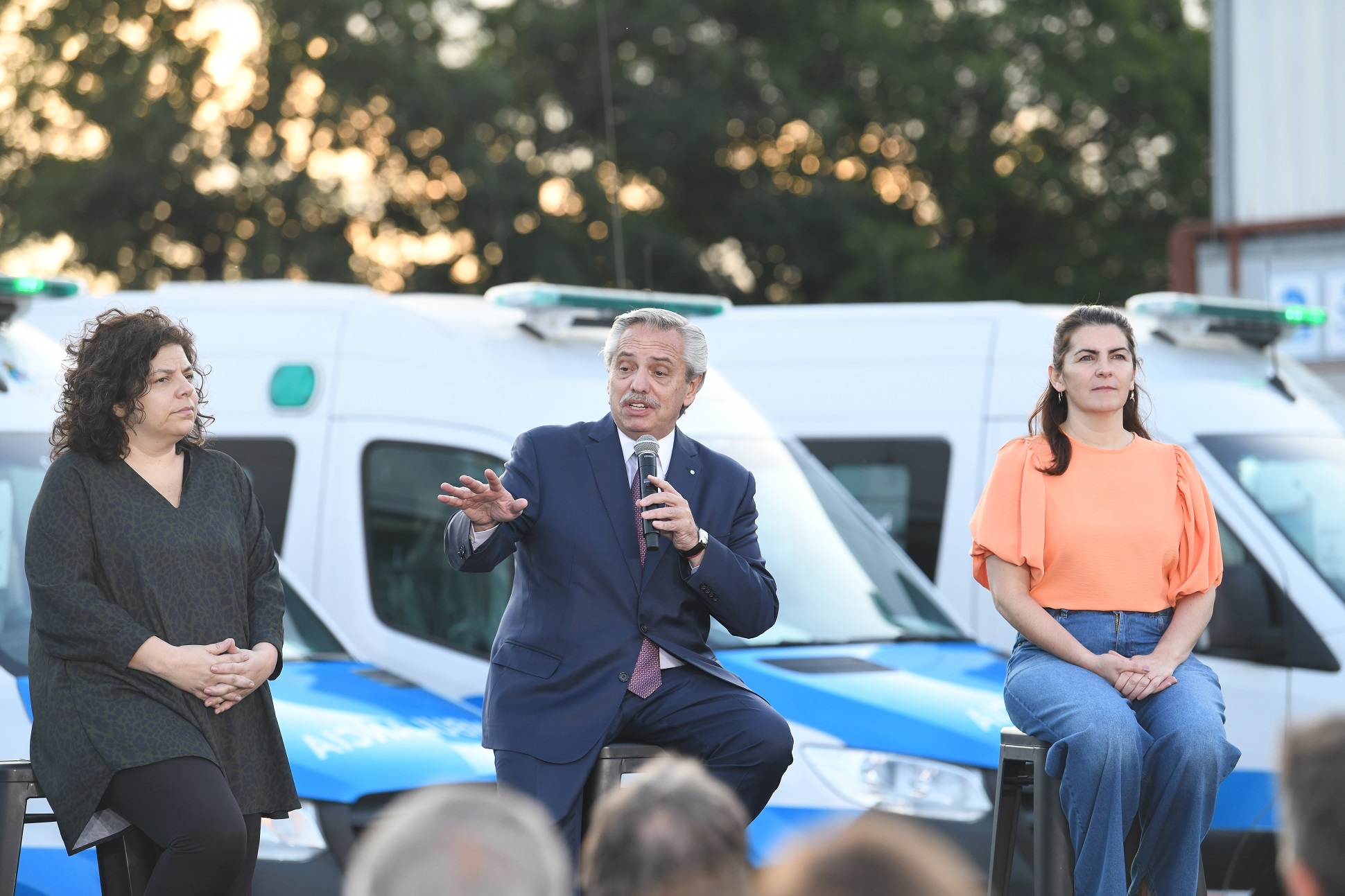 ”Uno de los roles centrales del Estado es garantizar la salud de argentinos y argentinas”, dijo el presidente al entregar 344 ambulancias en Moreno