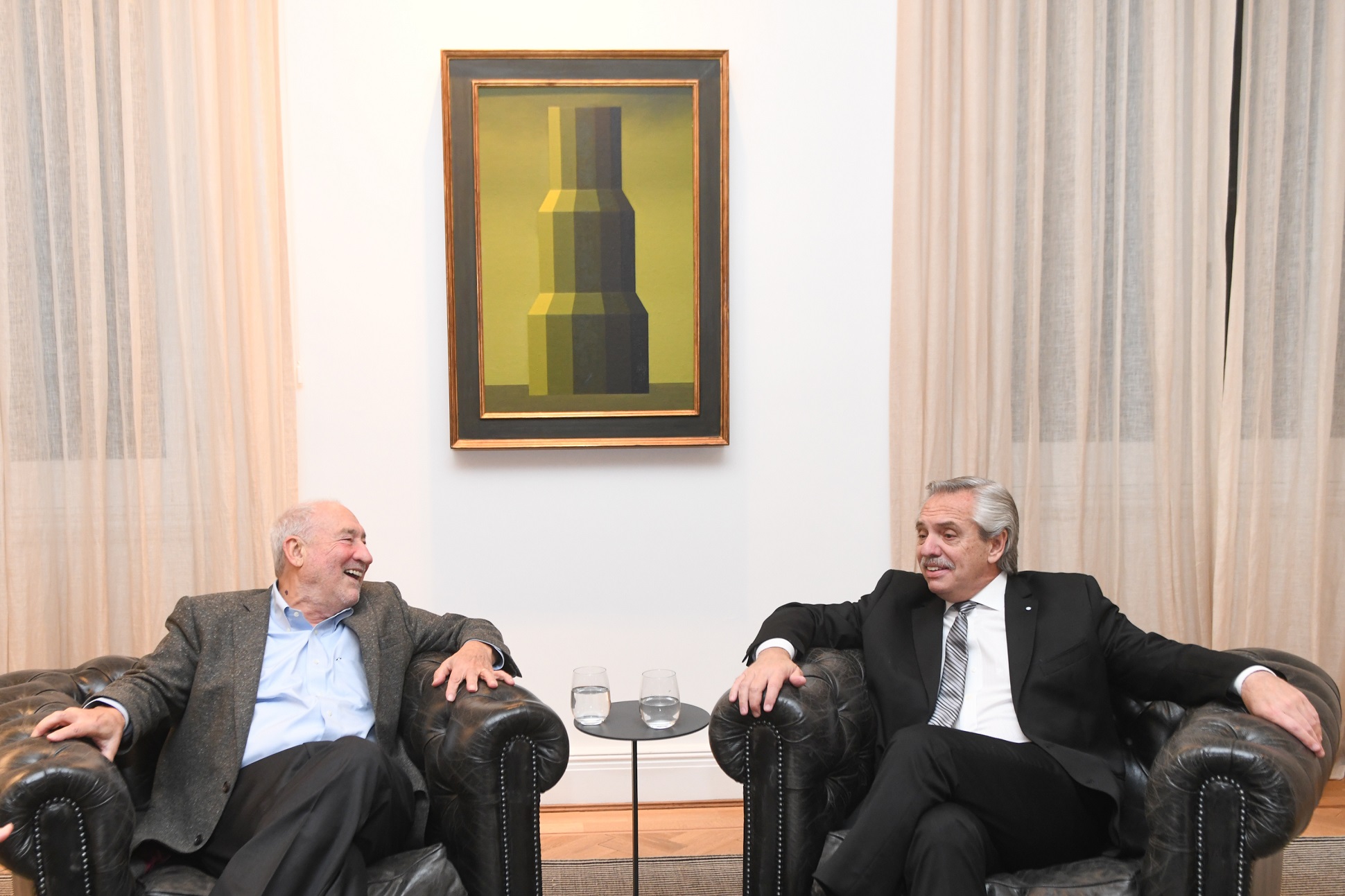 El presidente recibió a los economistas Joseph Stiglitz y Mariana Mazzucato y a otros participantes de la Cepal