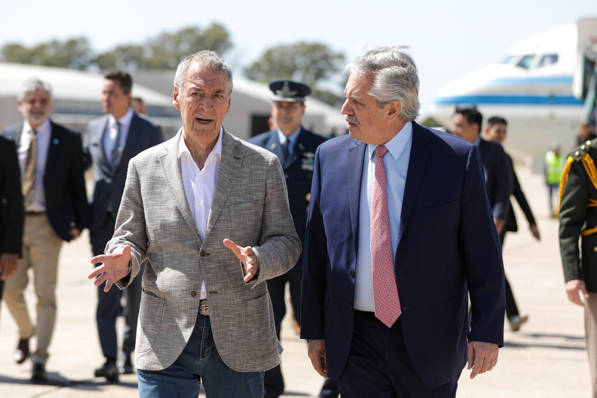El presidente llegó a Córdoba donde encabezará la firma de un contrato para el desarrollo del lanzador argentino Tronador II