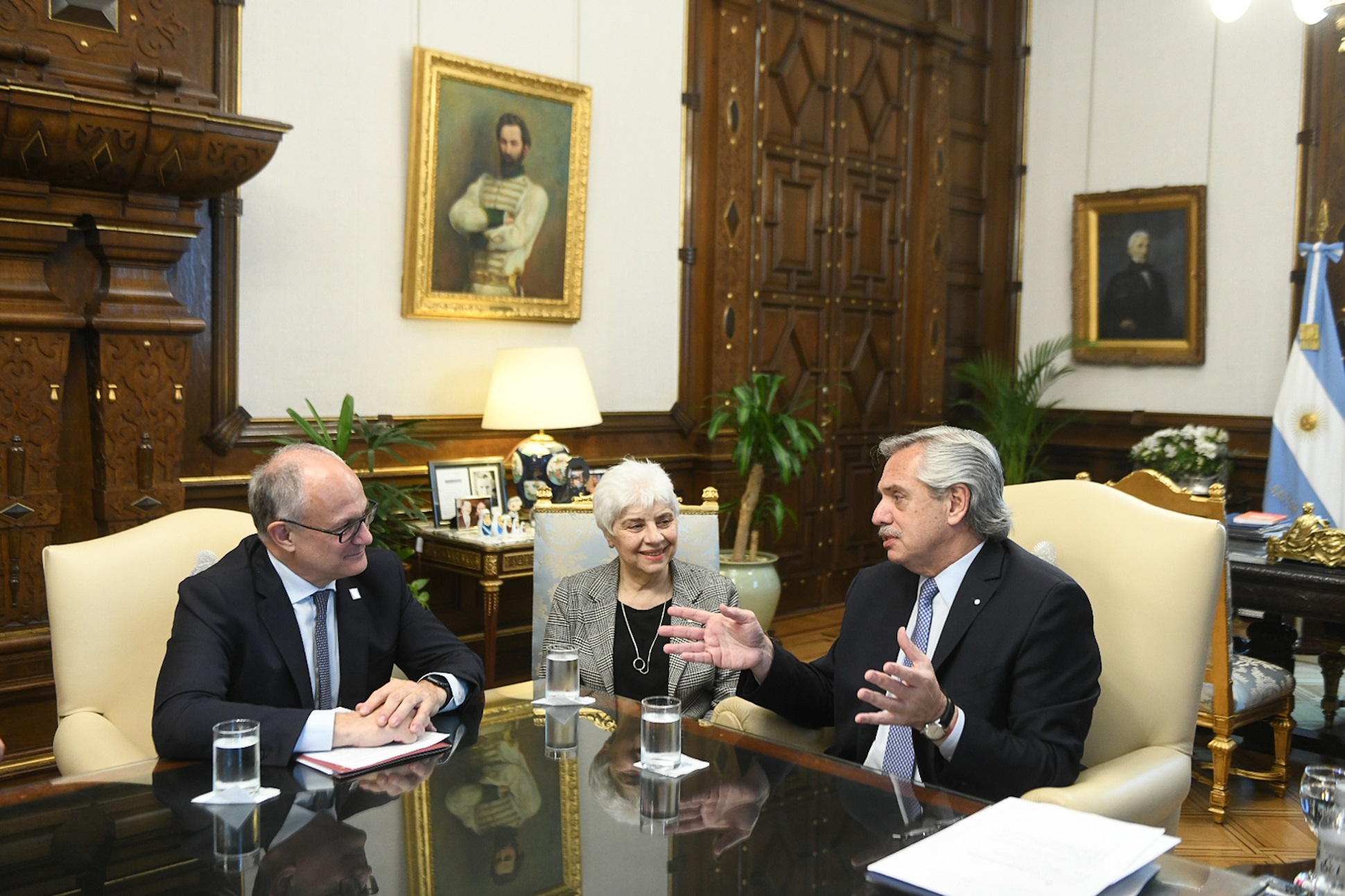 El presidente se reunió con el alcalde de la ciudad de Roma, Roberto Gualtieri