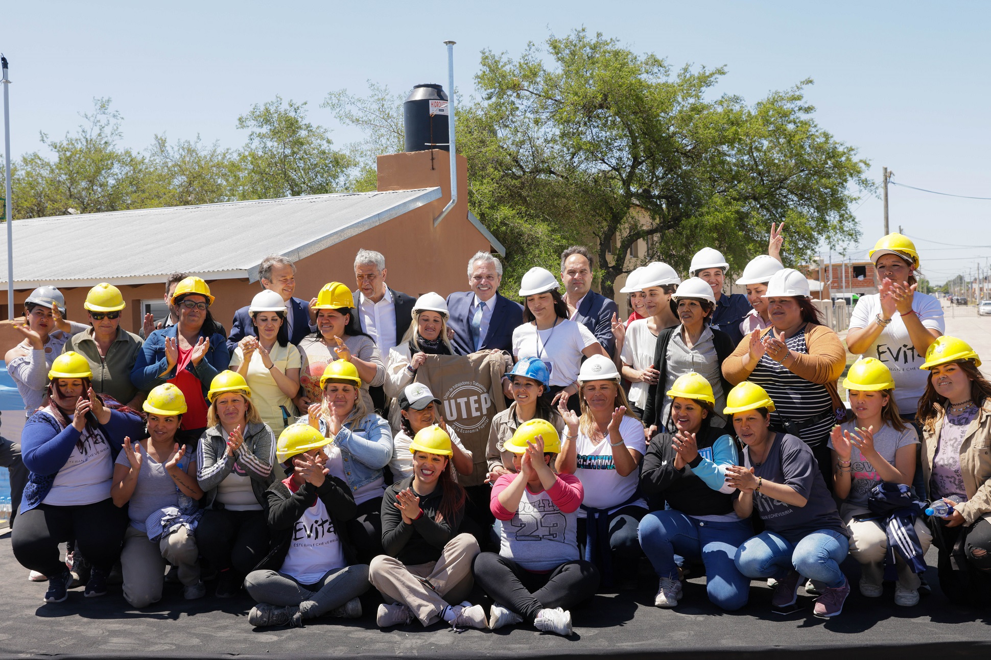 “La mejor forma de cumplir con Néstor es ésta, trayendo dignidad a familias argentinas”, destacó el presidente al entregar viviendas en Almirante Brown 